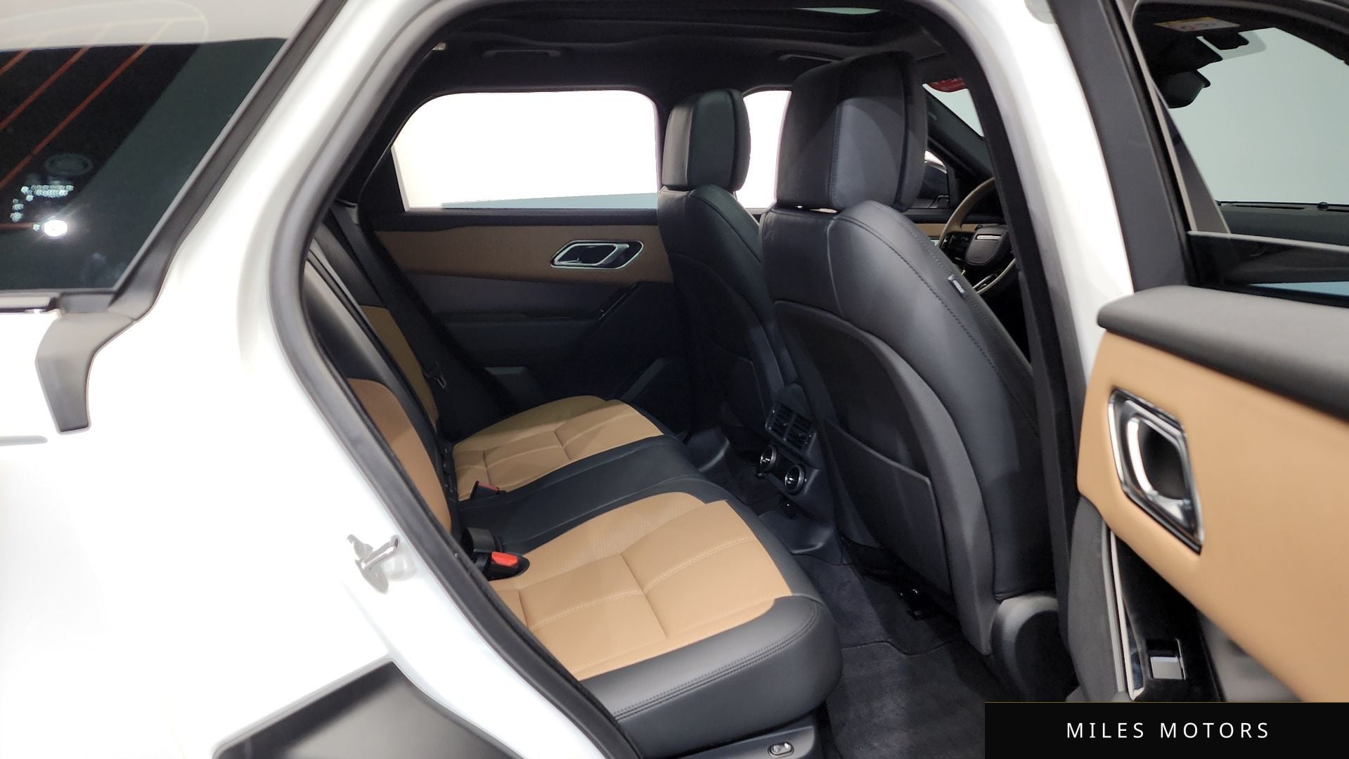 Land Rover 레인지로버 벨라 2025 — миниатюра 12