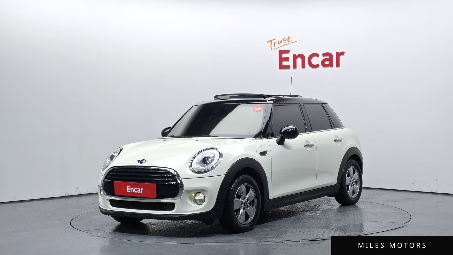 MINI Cooper D 2017 — фото 1 из 12