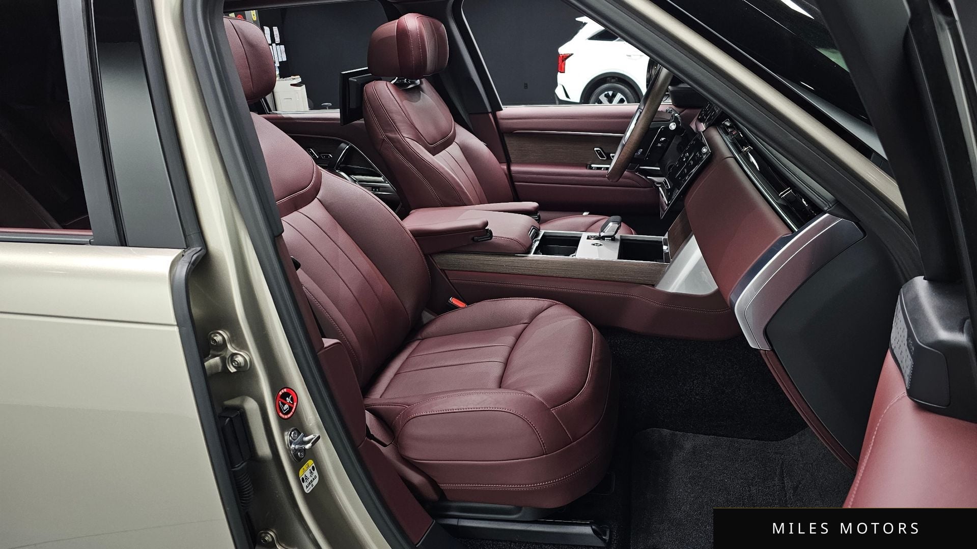 Land Rover Range Rover 2025 — миниатюра 10