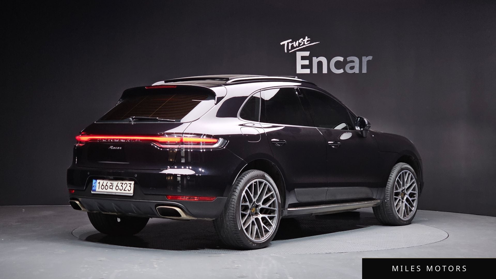 Porsche Macan 2021 — миниатюра 2