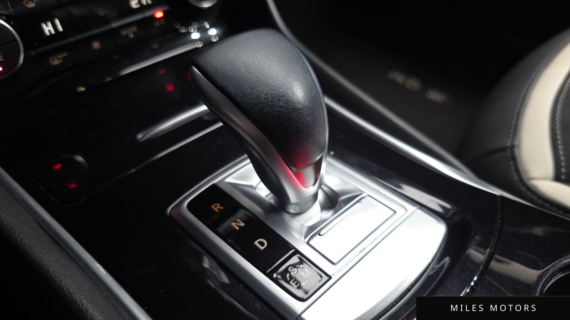 Infiniti Q30 2017 — миниатюра 8
