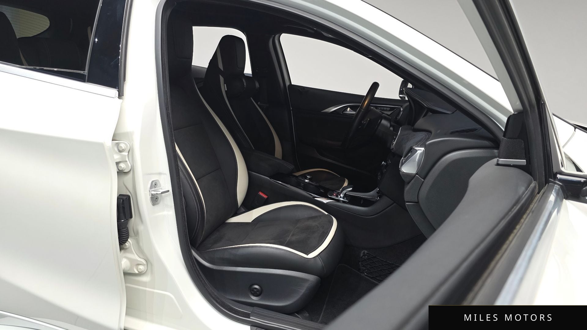 Infiniti Q30 2017 — миниатюра 9