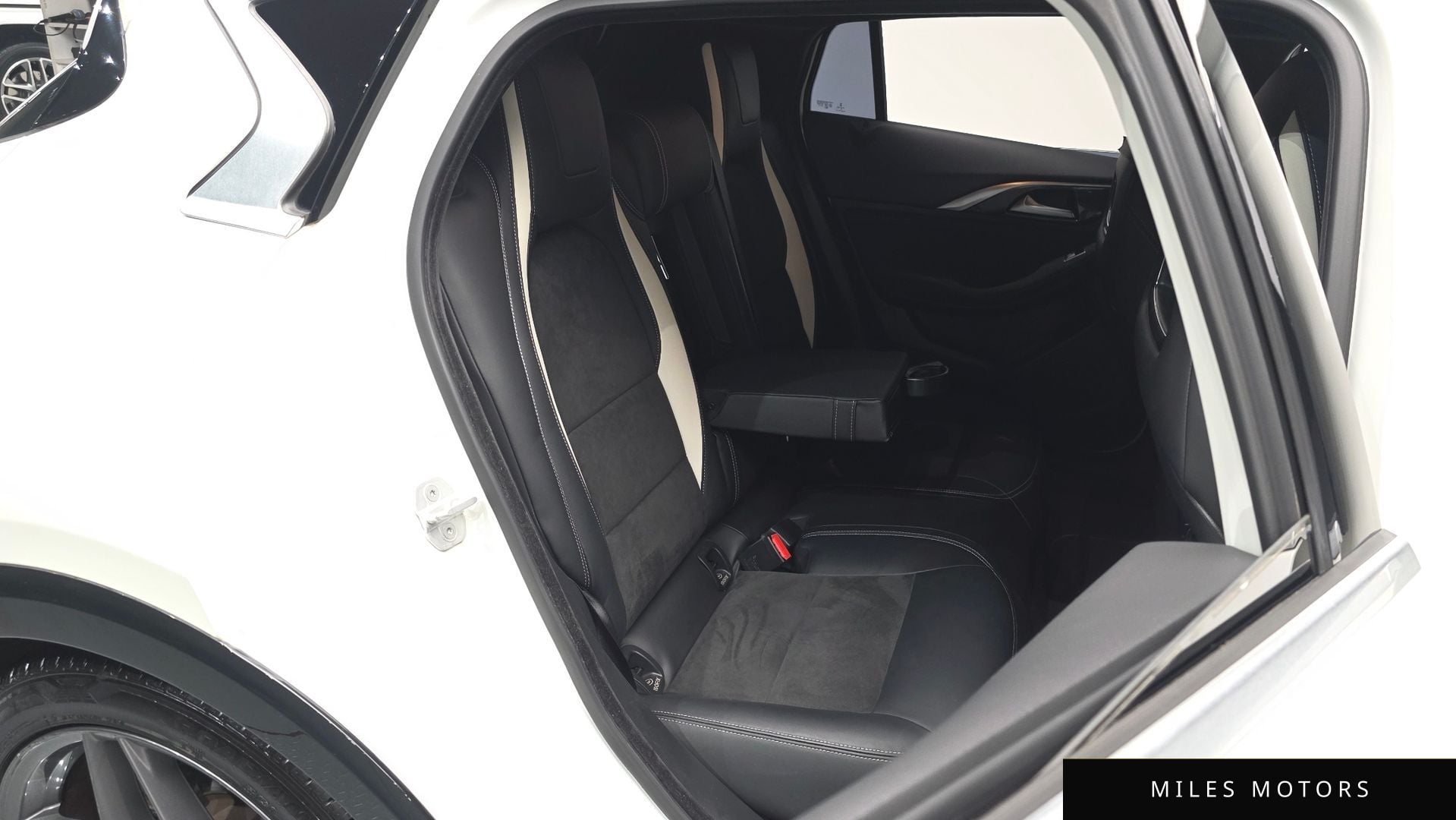 Infiniti Q30 2017 — миниатюра 12