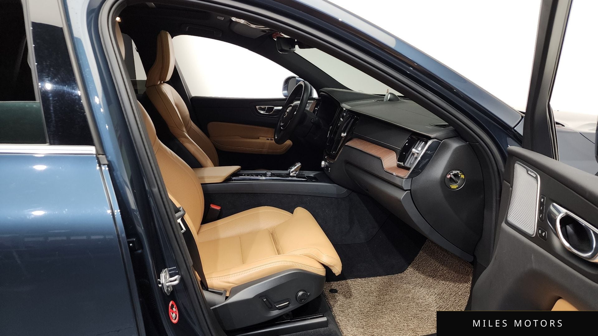 Volvo XC60 2021 — миниатюра 11
