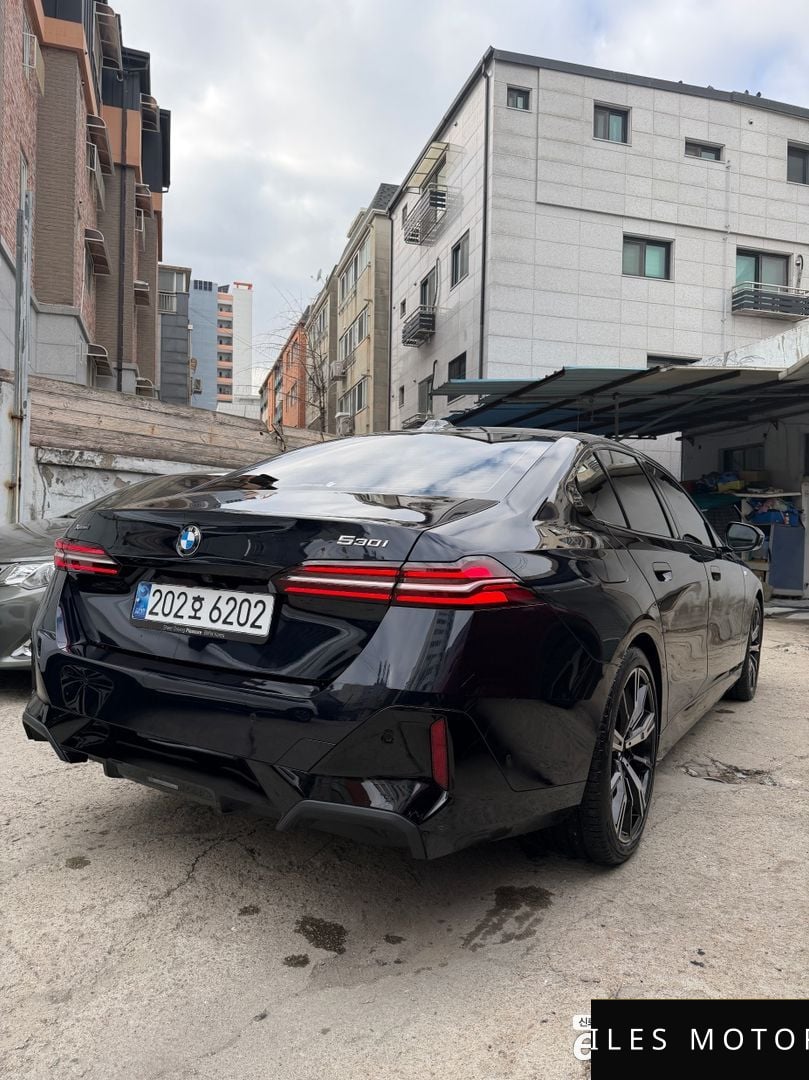 BMW 5 Series (G60) 2024 — миниатюра 2