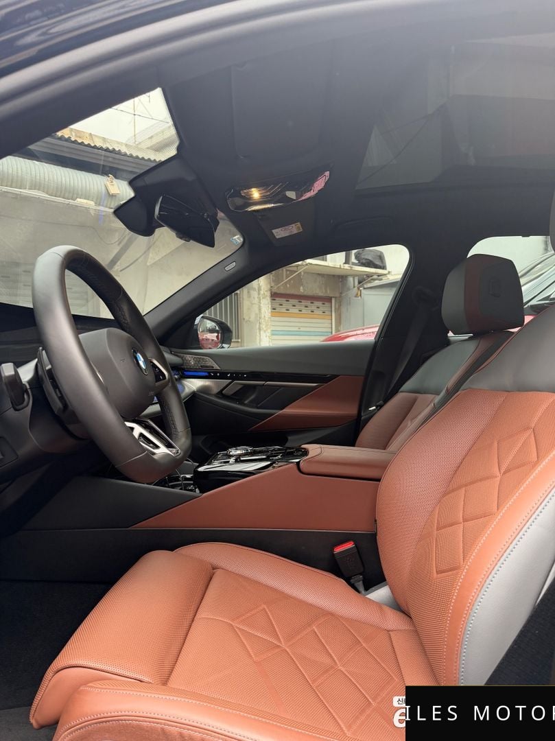 BMW 5 Series (G60) 2024 — миниатюра 7