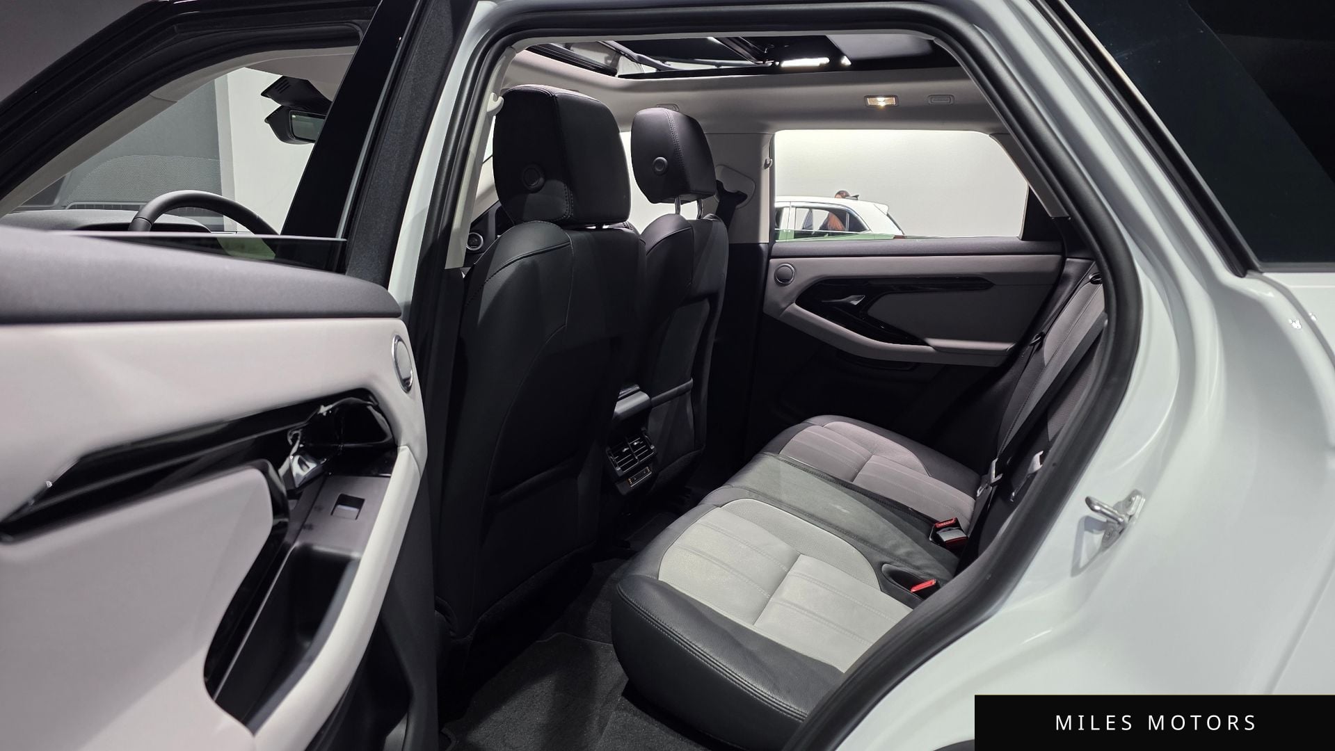 Land Rover Range Rover Evoque 2024 — миниатюра 12