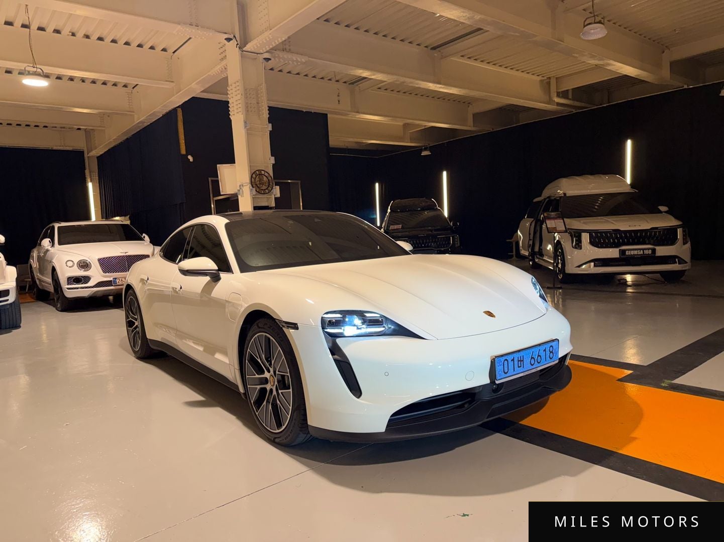 Porsche Taycan 2023 — миниатюра 2