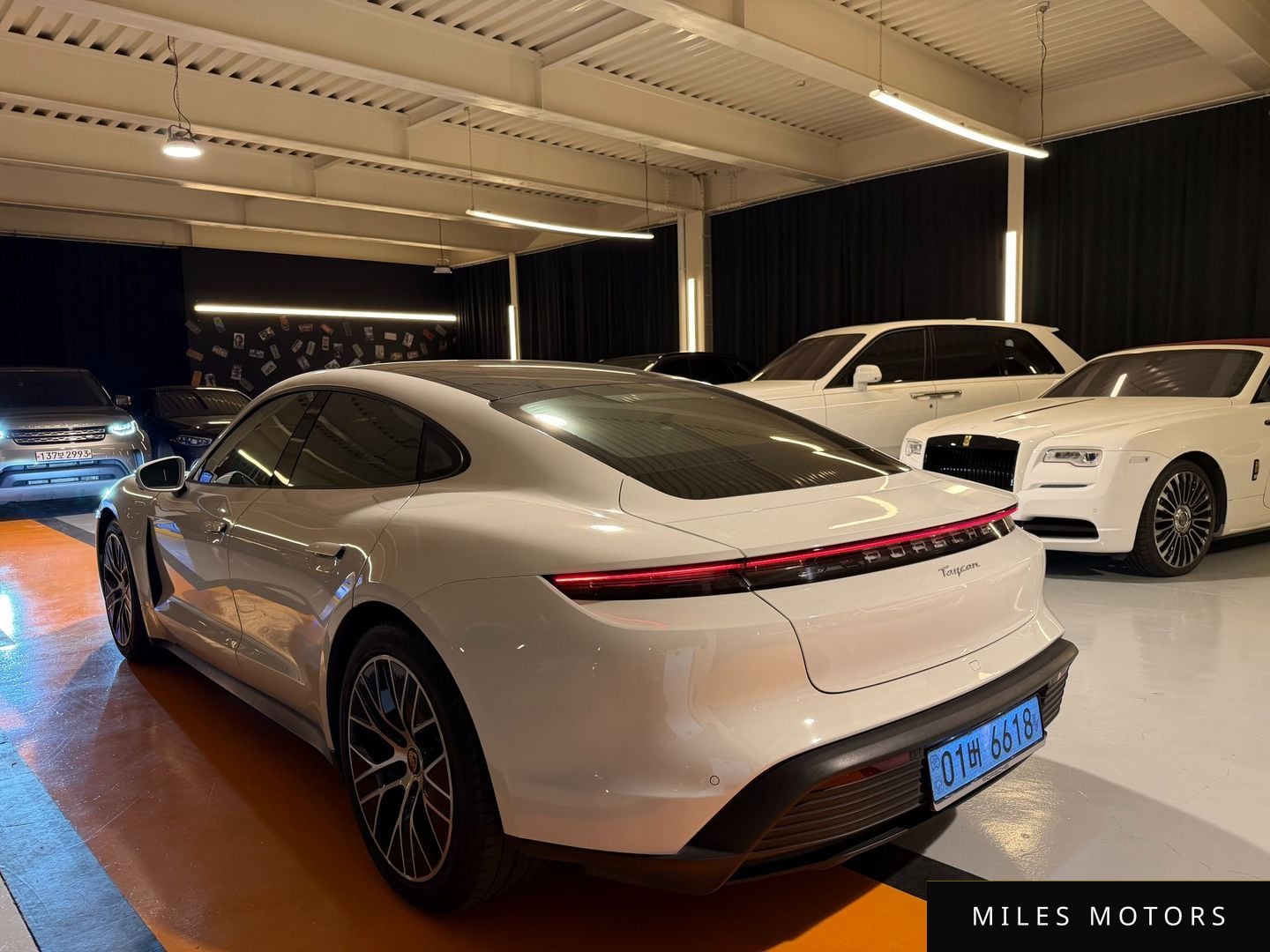 Porsche Taycan 2023 — миниатюра 3