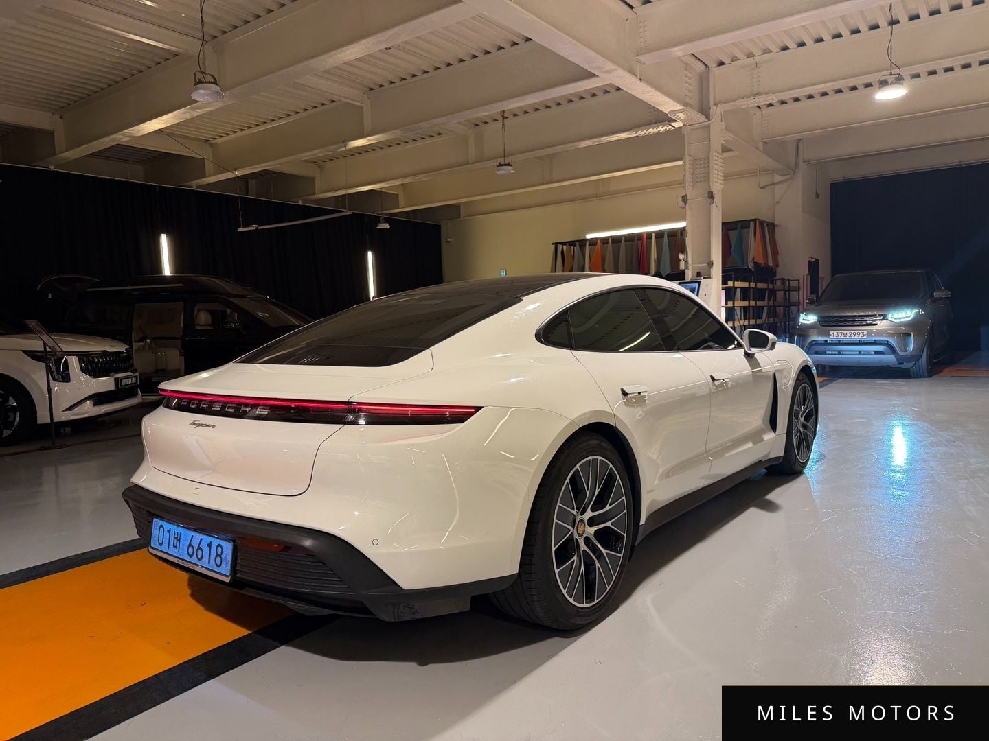 Porsche Taycan 2023 — миниатюра 4