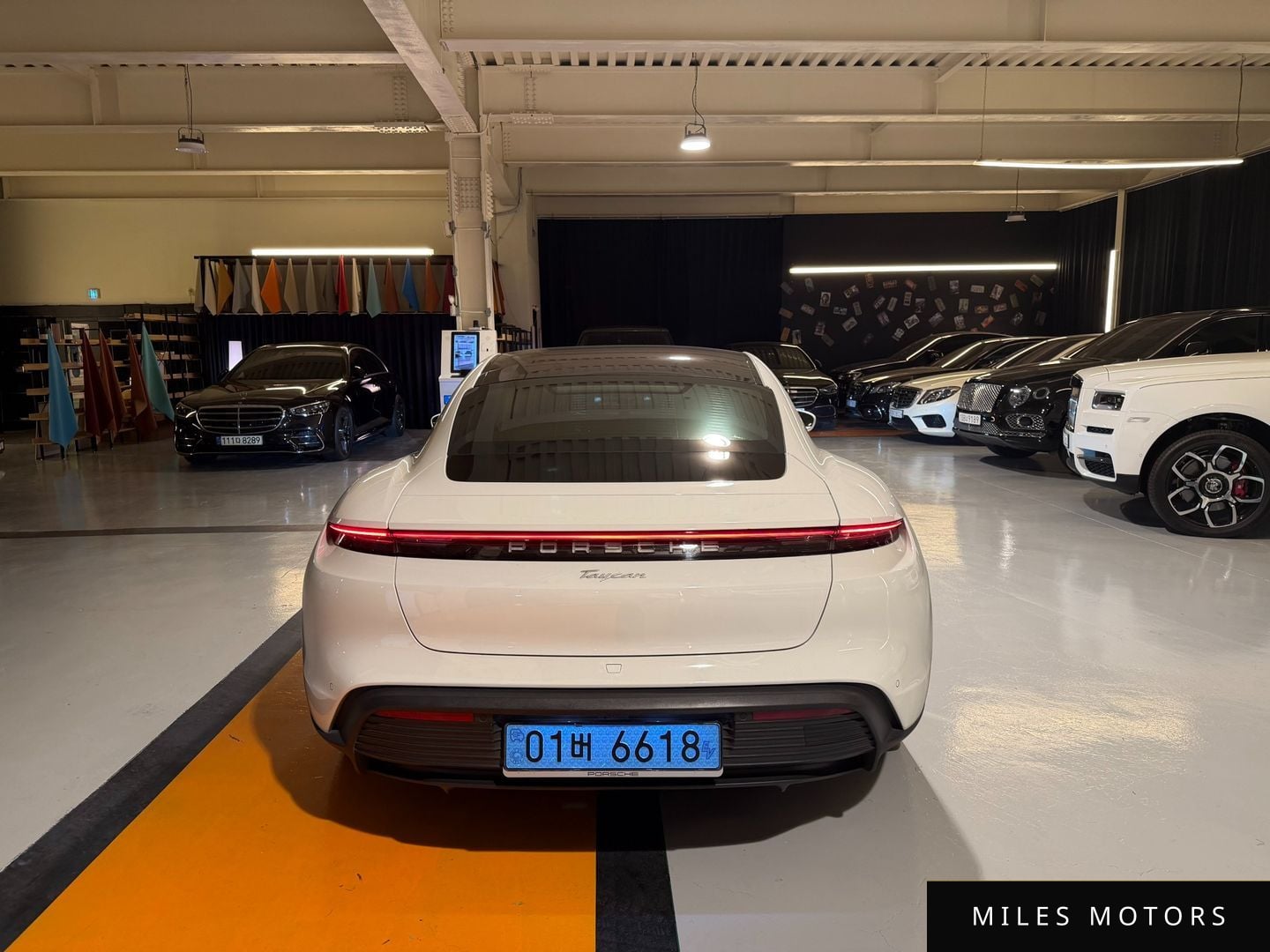 Porsche Taycan 2023 — миниатюра 6