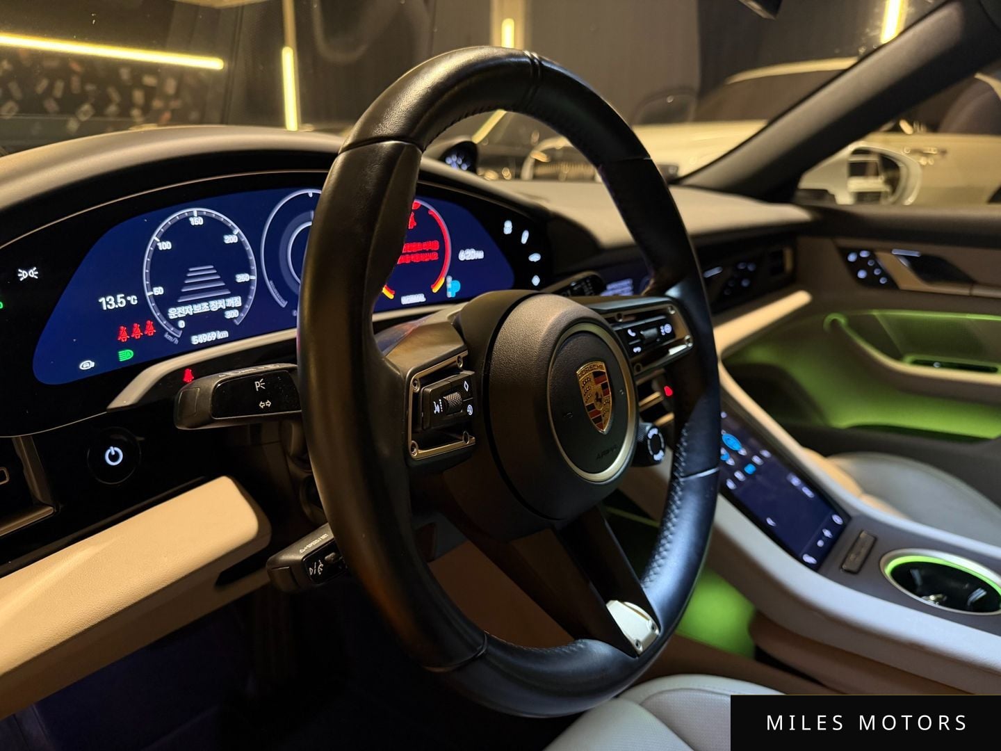 Porsche Taycan 2023 — миниатюра 9