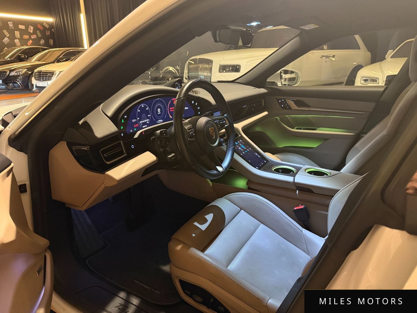 Porsche Taycan 2023 — миниатюра 10