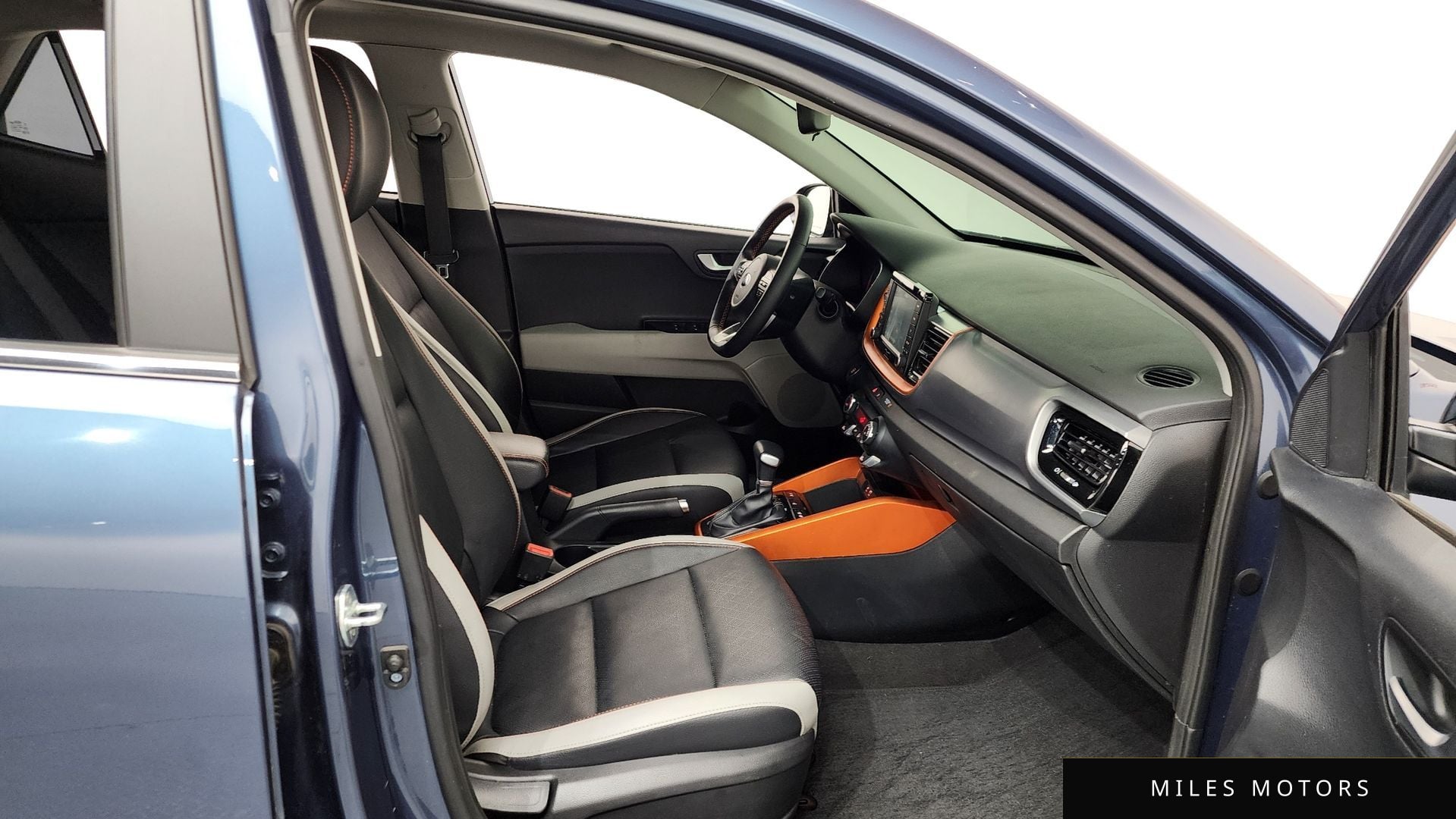 Kia 스토닉 2019 — миниатюра 11