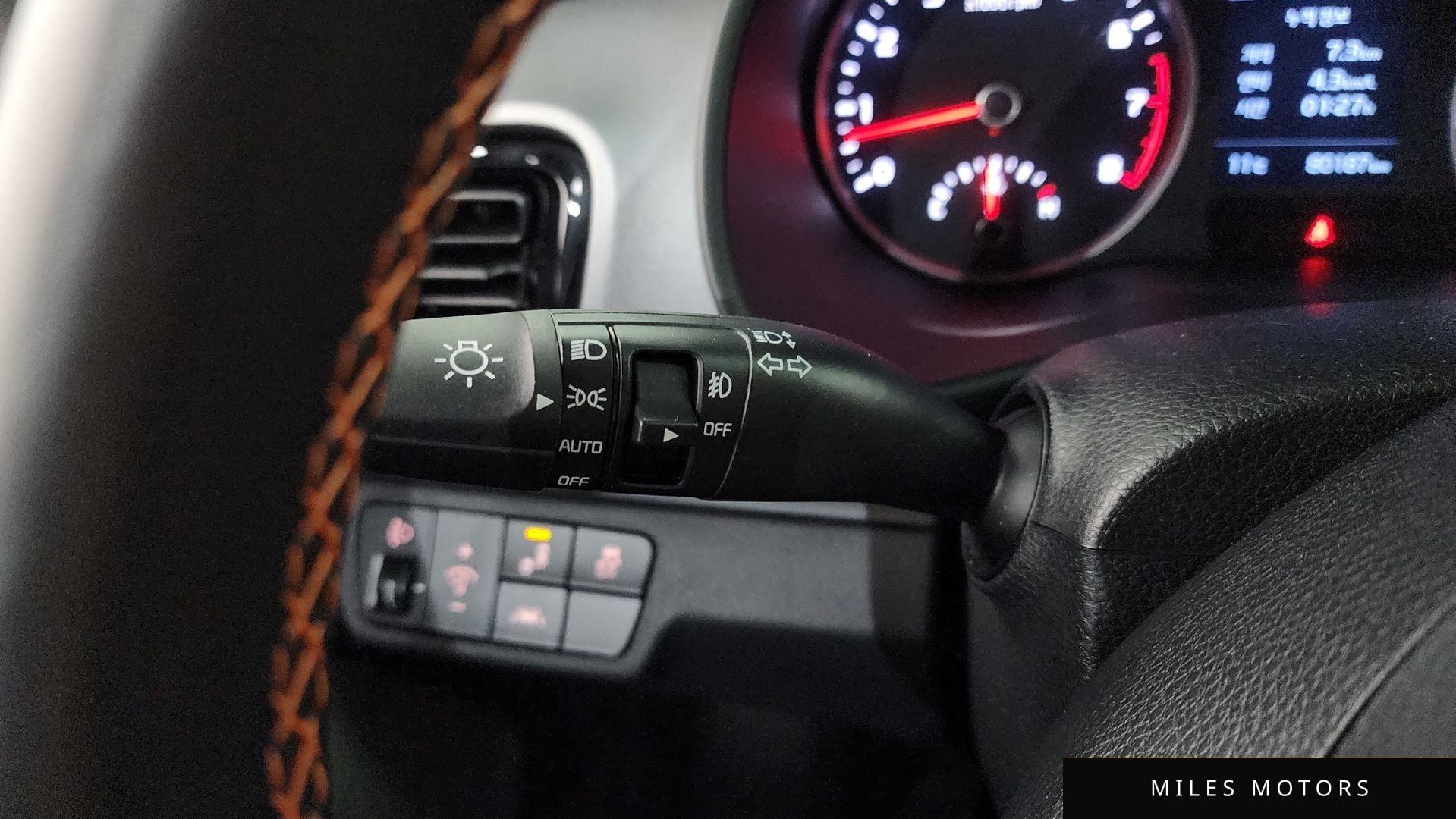 Kia 스토닉 2019 — миниатюра 17