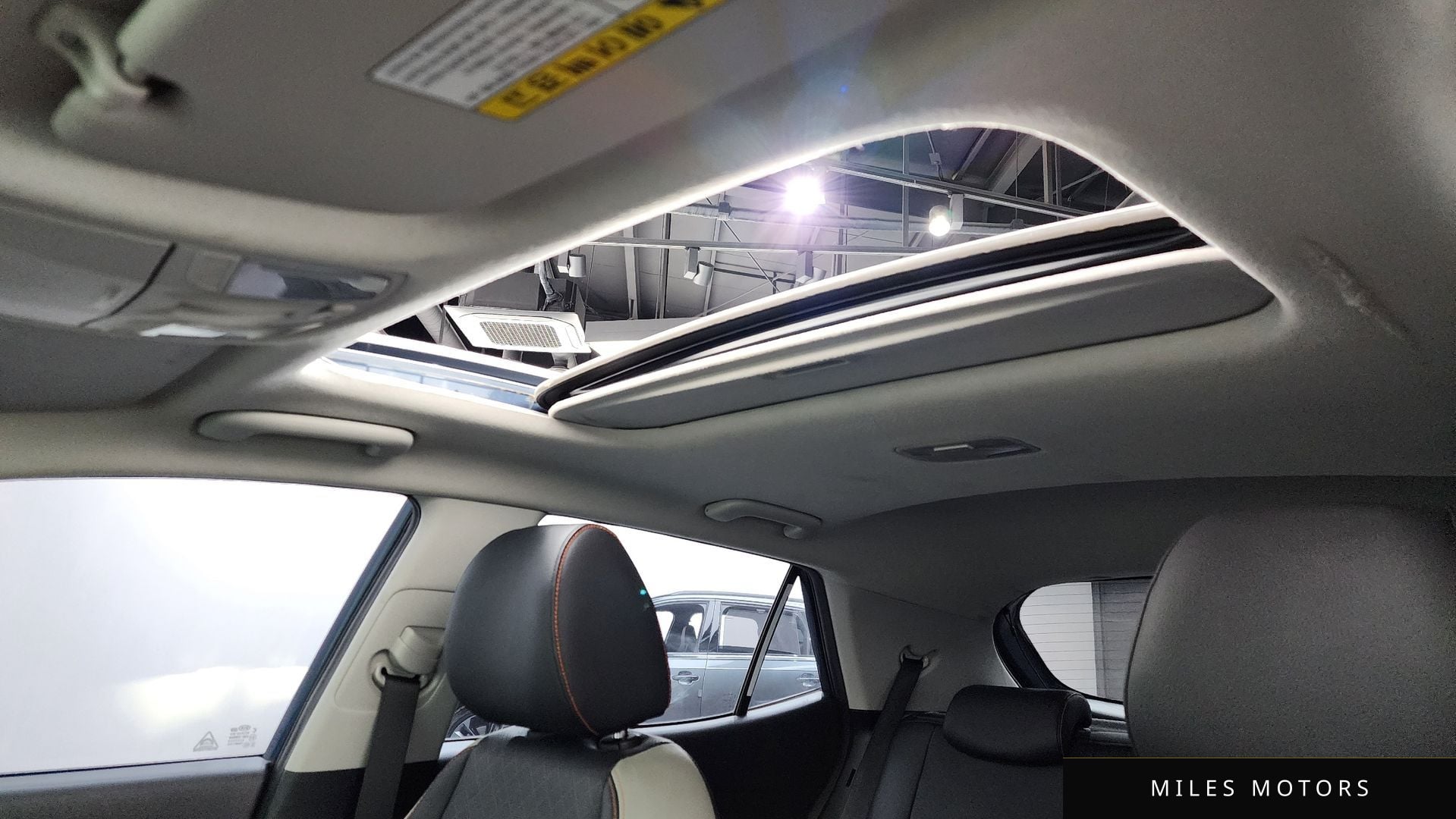 Kia 스토닉 2019 — миниатюра 19