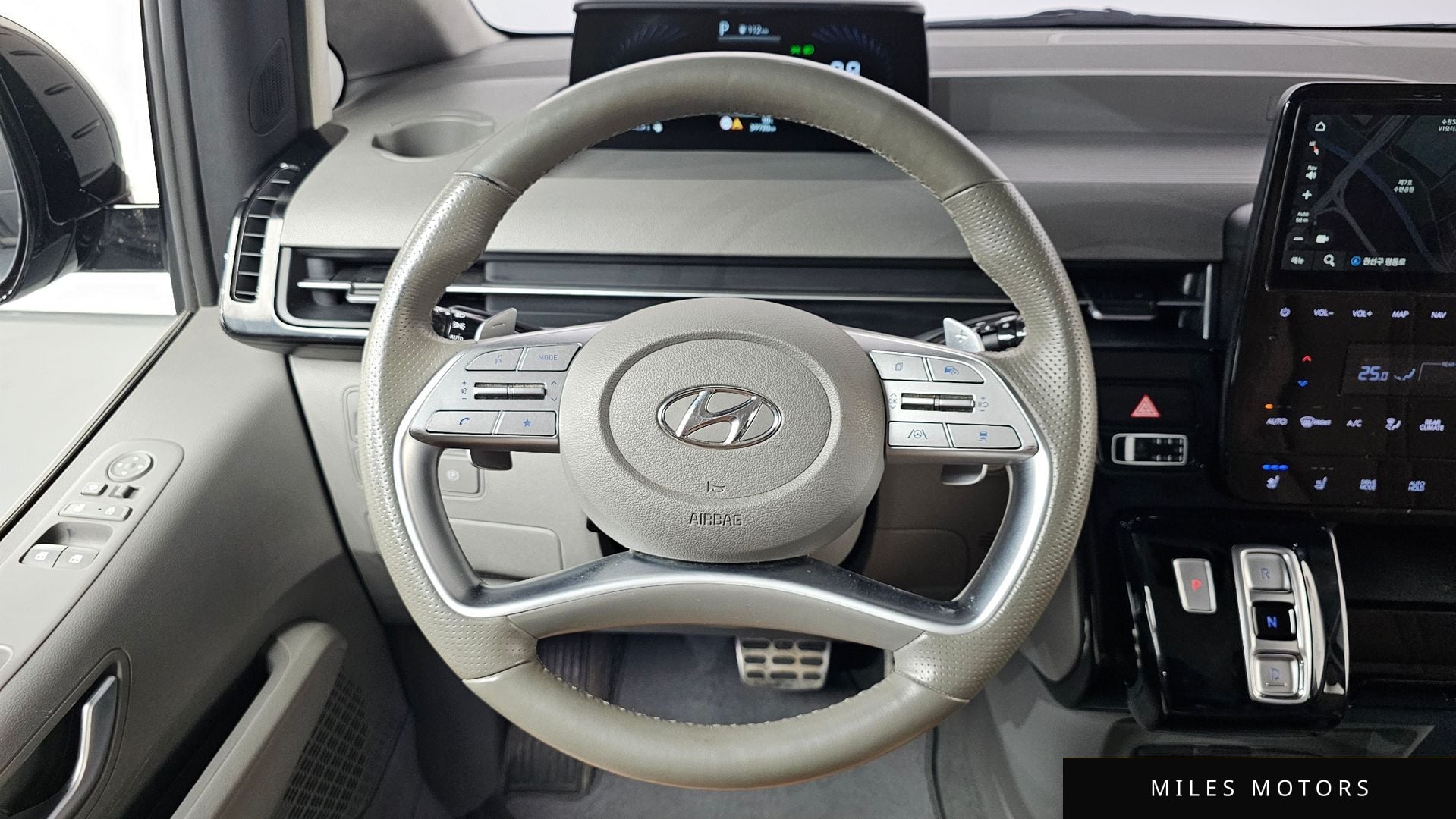 Hyundai Staria 2022 — миниатюра 9