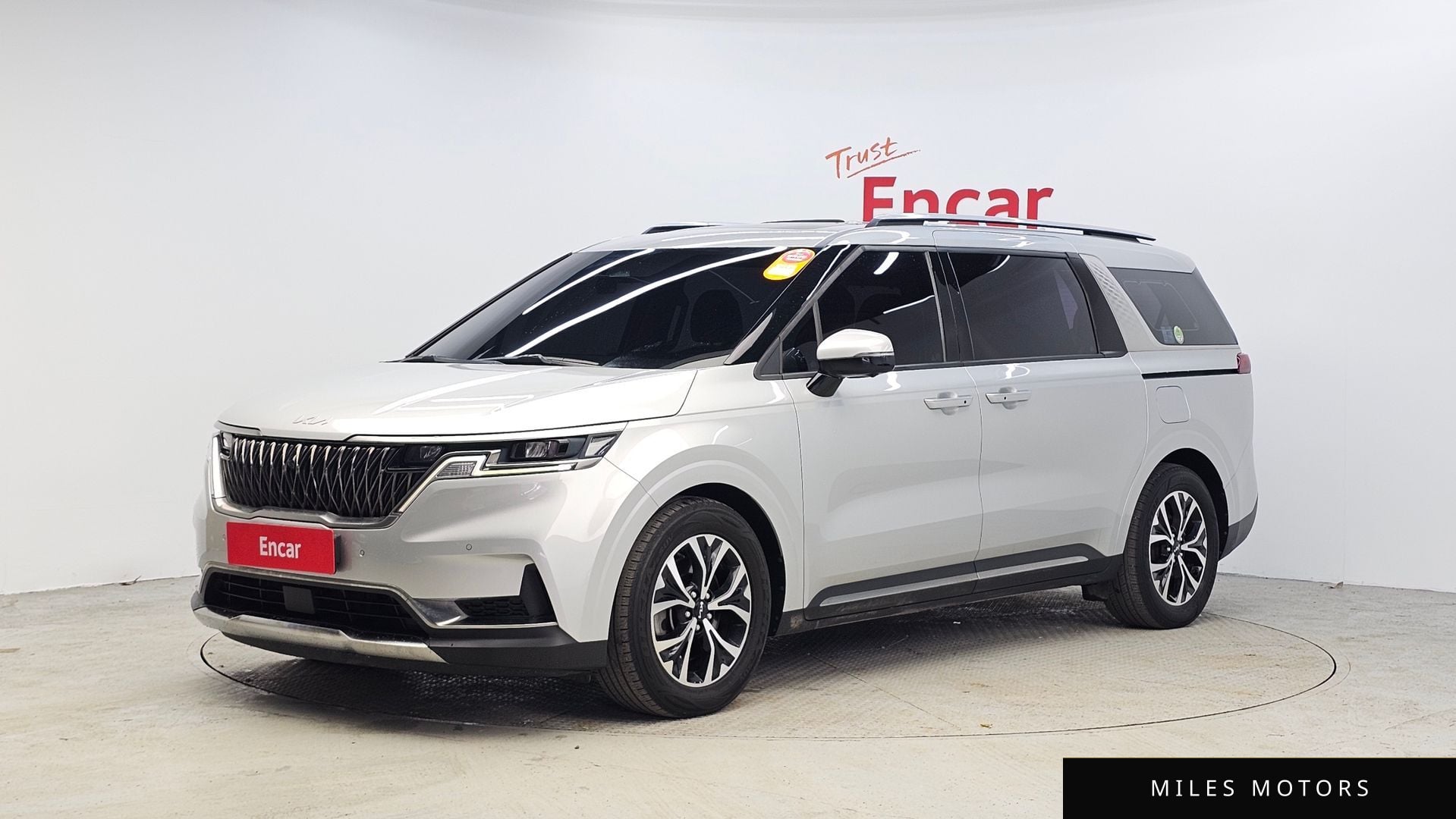 Kia Carnival 2022 — фото 1 из 12