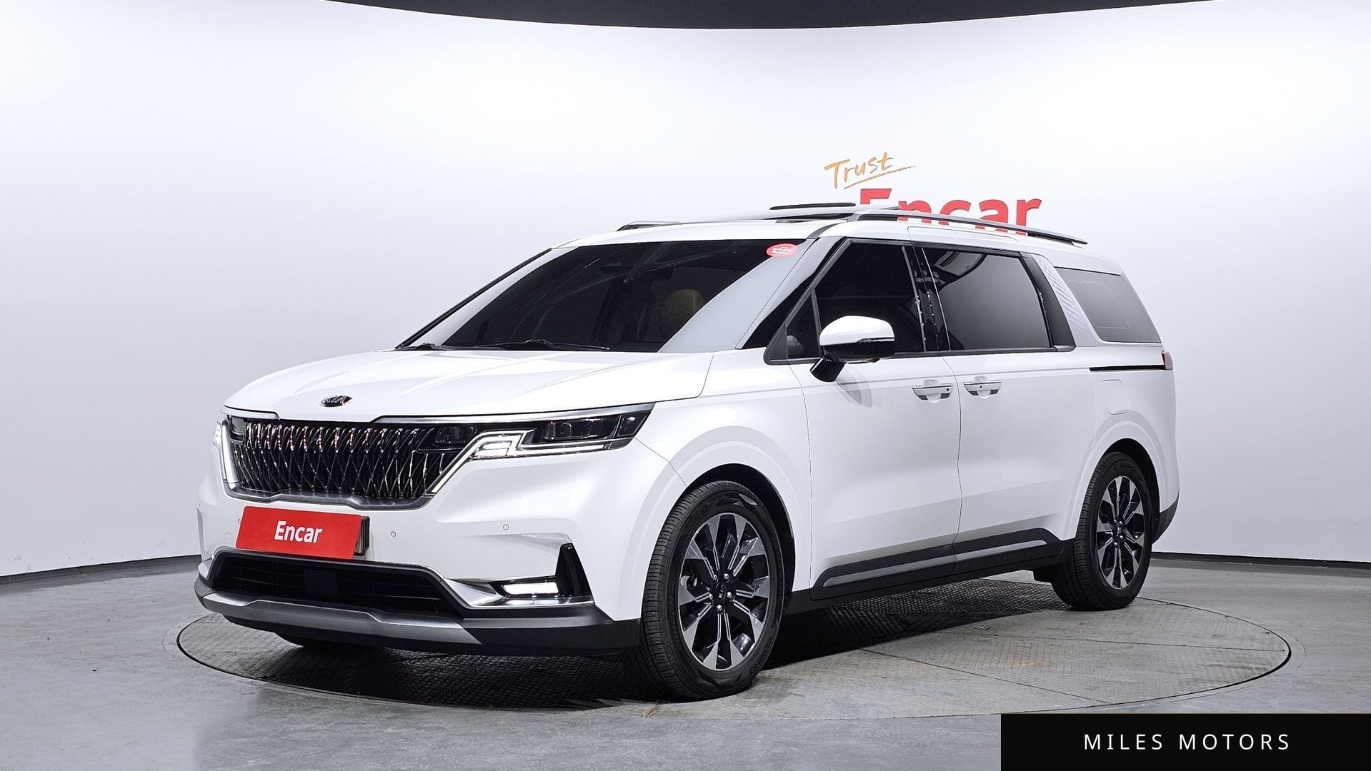 Kia Carnival 2021 — фото 1 из 12