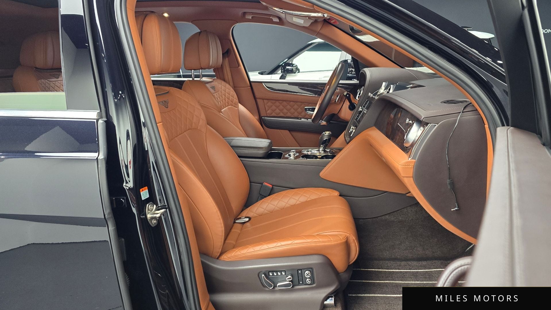 Bentley 벤테이가 2017 — миниатюра 10
