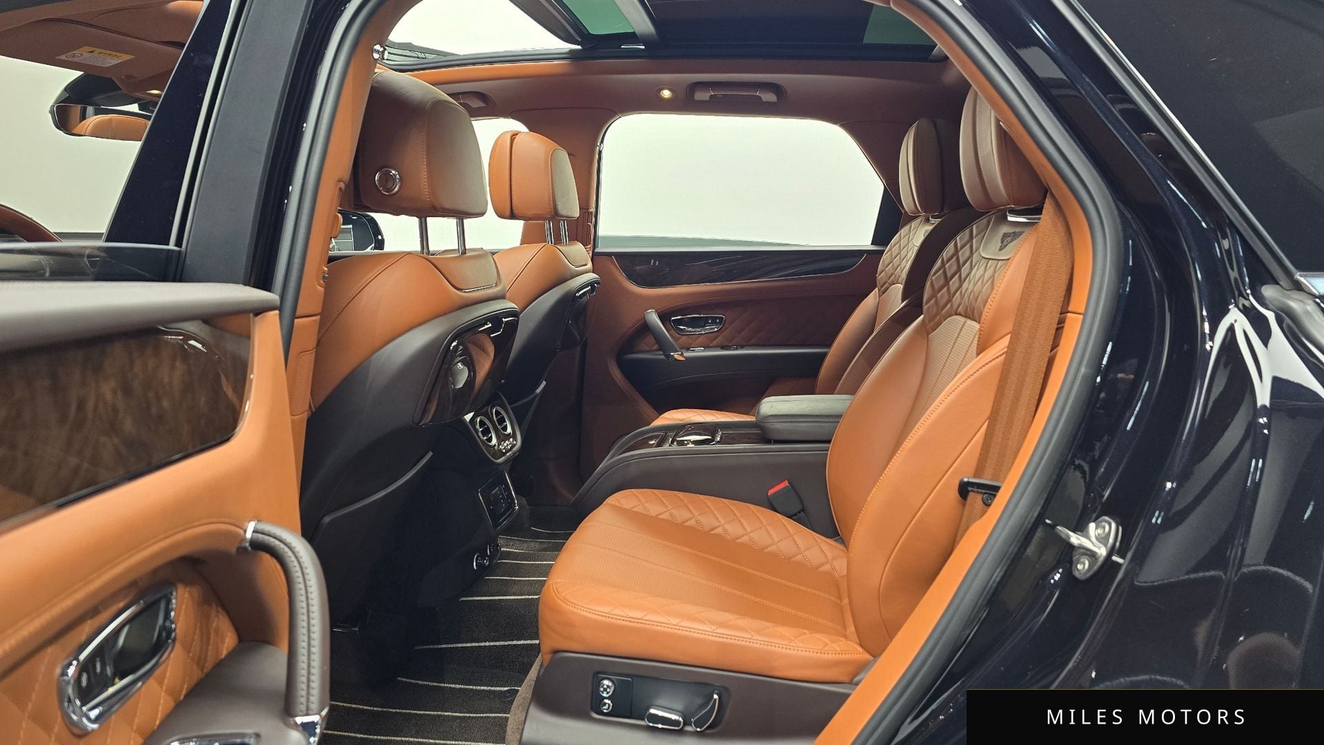 Bentley 벤테이가 2017 — миниатюра 12