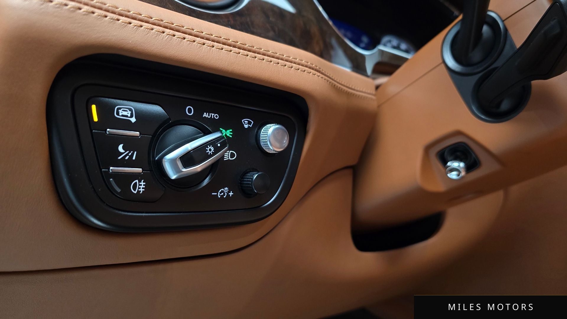 Bentley 벤테이가 2017 — миниатюра 14