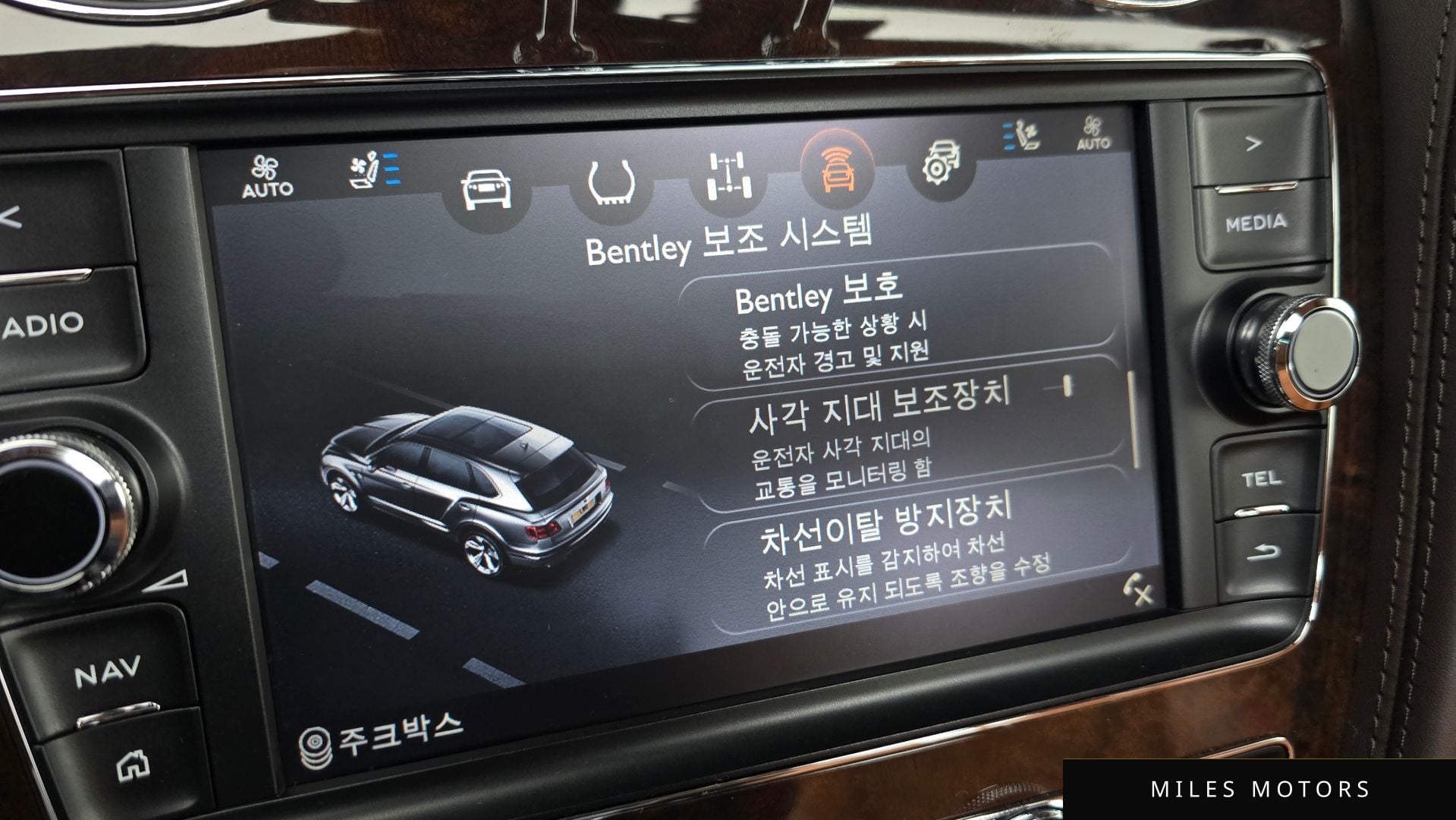 Bentley 벤테이가 2017 — миниатюра 19