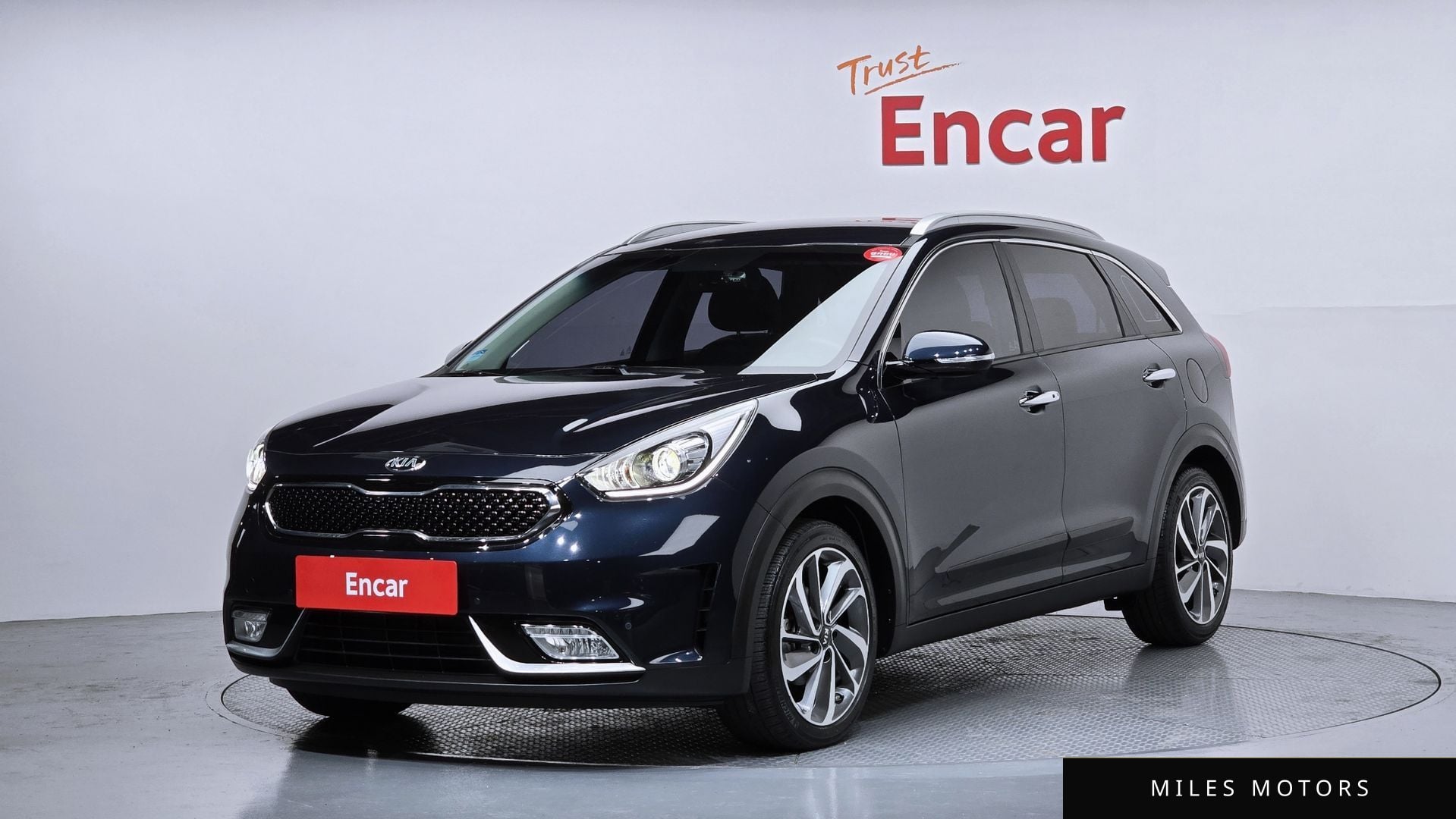 Kia Niro 2017 — фото 1 из 12