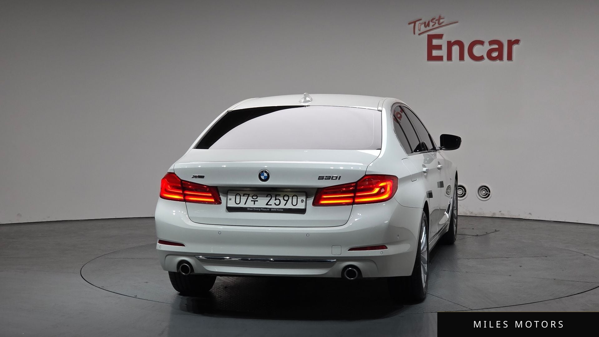 BMW 5 Series (G30) 2018 — миниатюра 4
