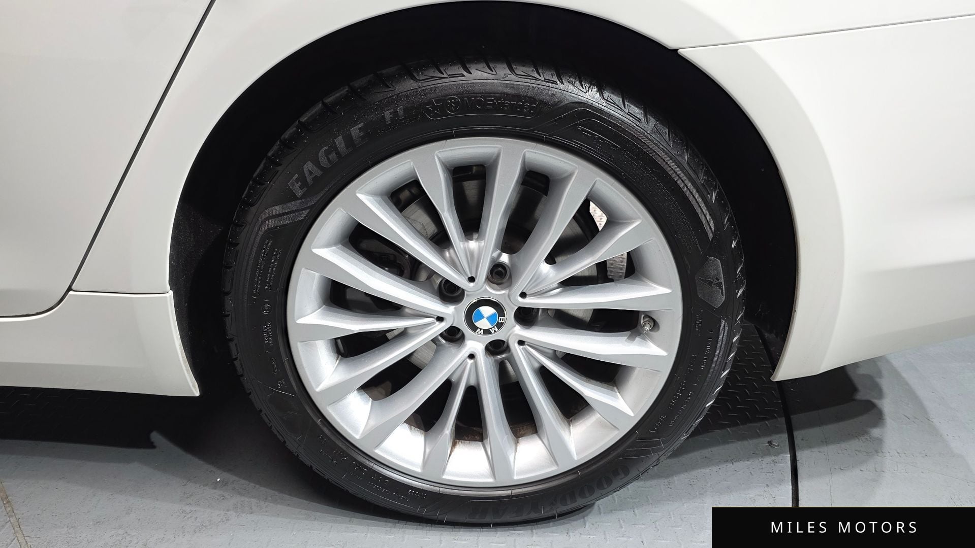 BMW 5 Series (G30) 2018 — миниатюра 5