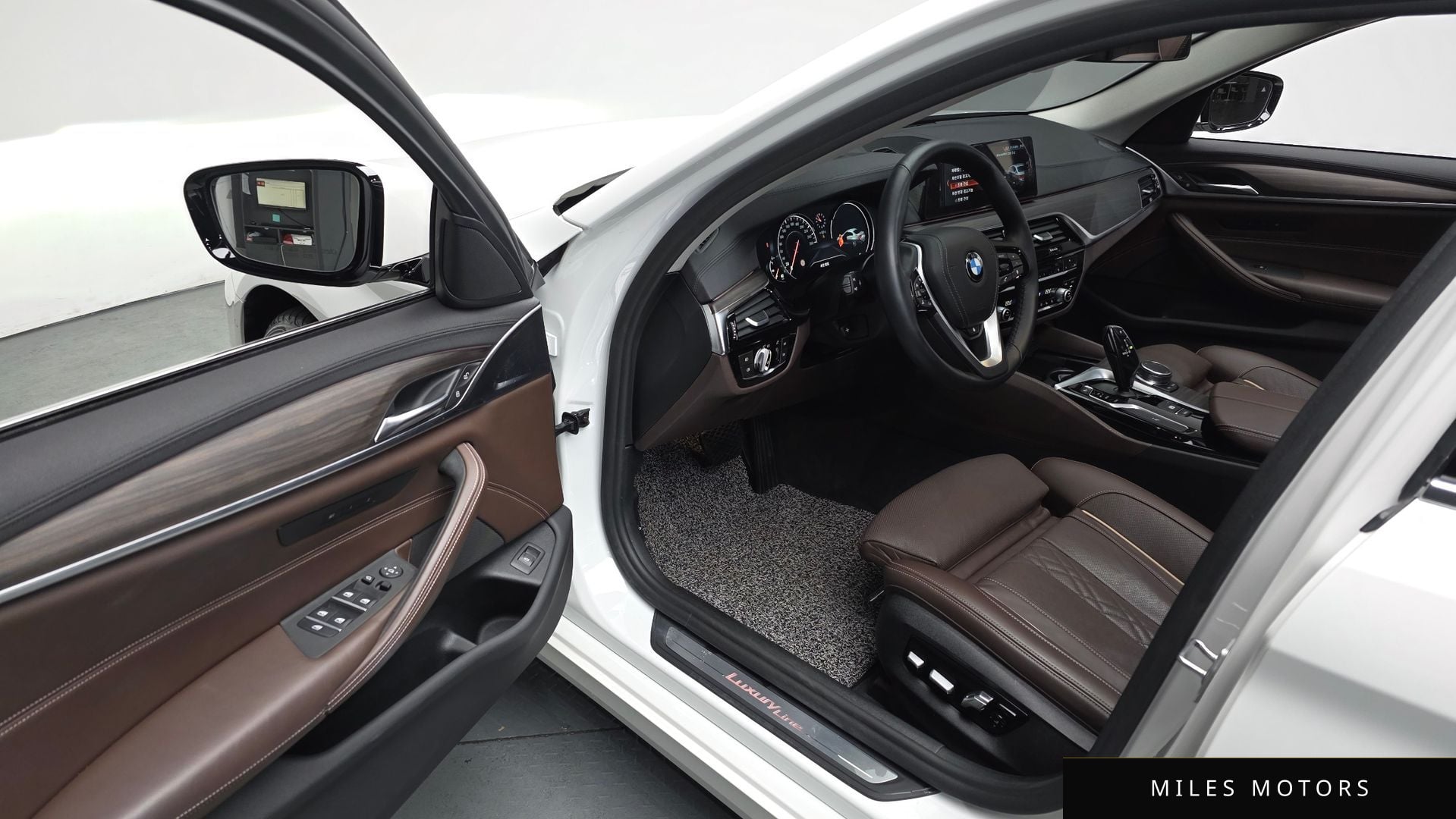 BMW 5 Series (G30) 2018 — миниатюра 10