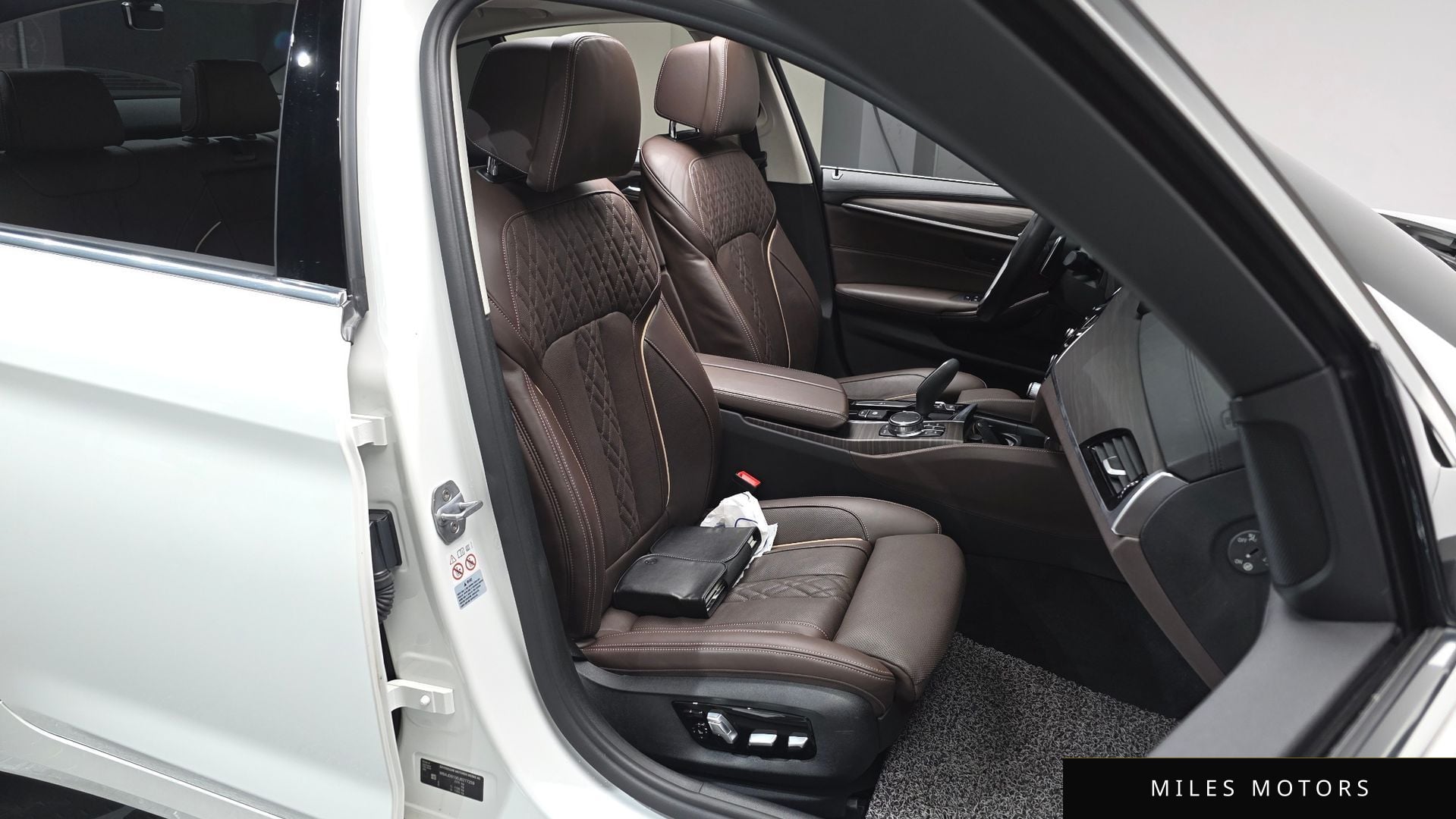 BMW 5 Series (G30) 2018 — миниатюра 12