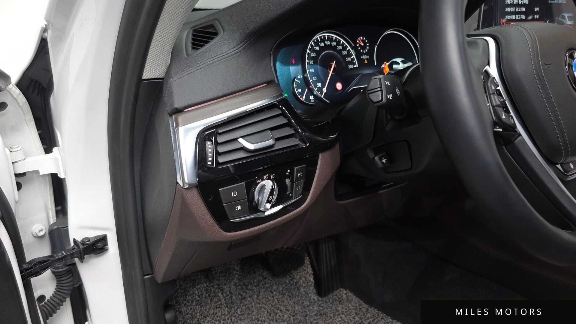 BMW 5 Series (G30) 2018 — миниатюра 13