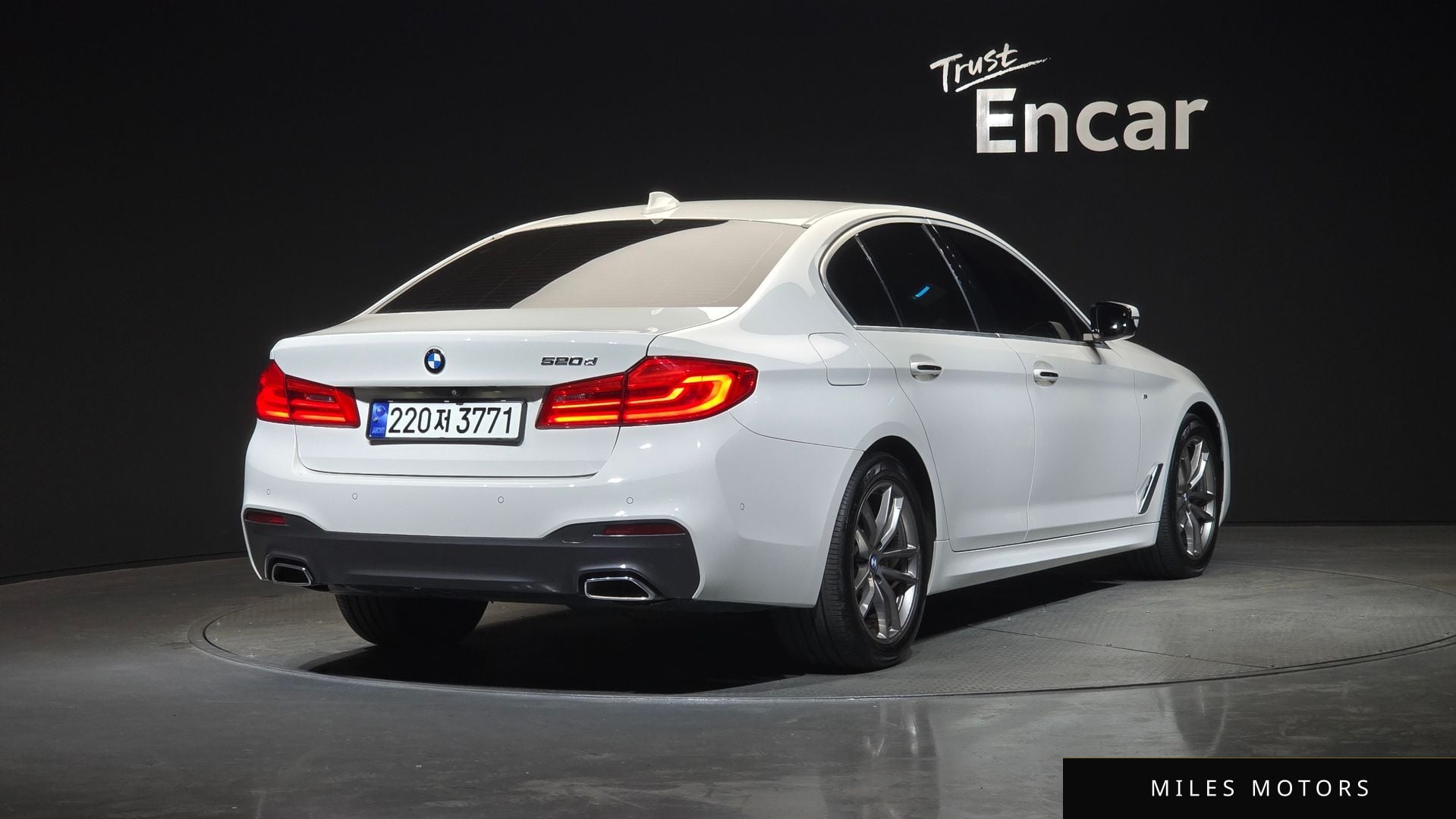 BMW 5 Series (G30) 2018 — миниатюра 2
