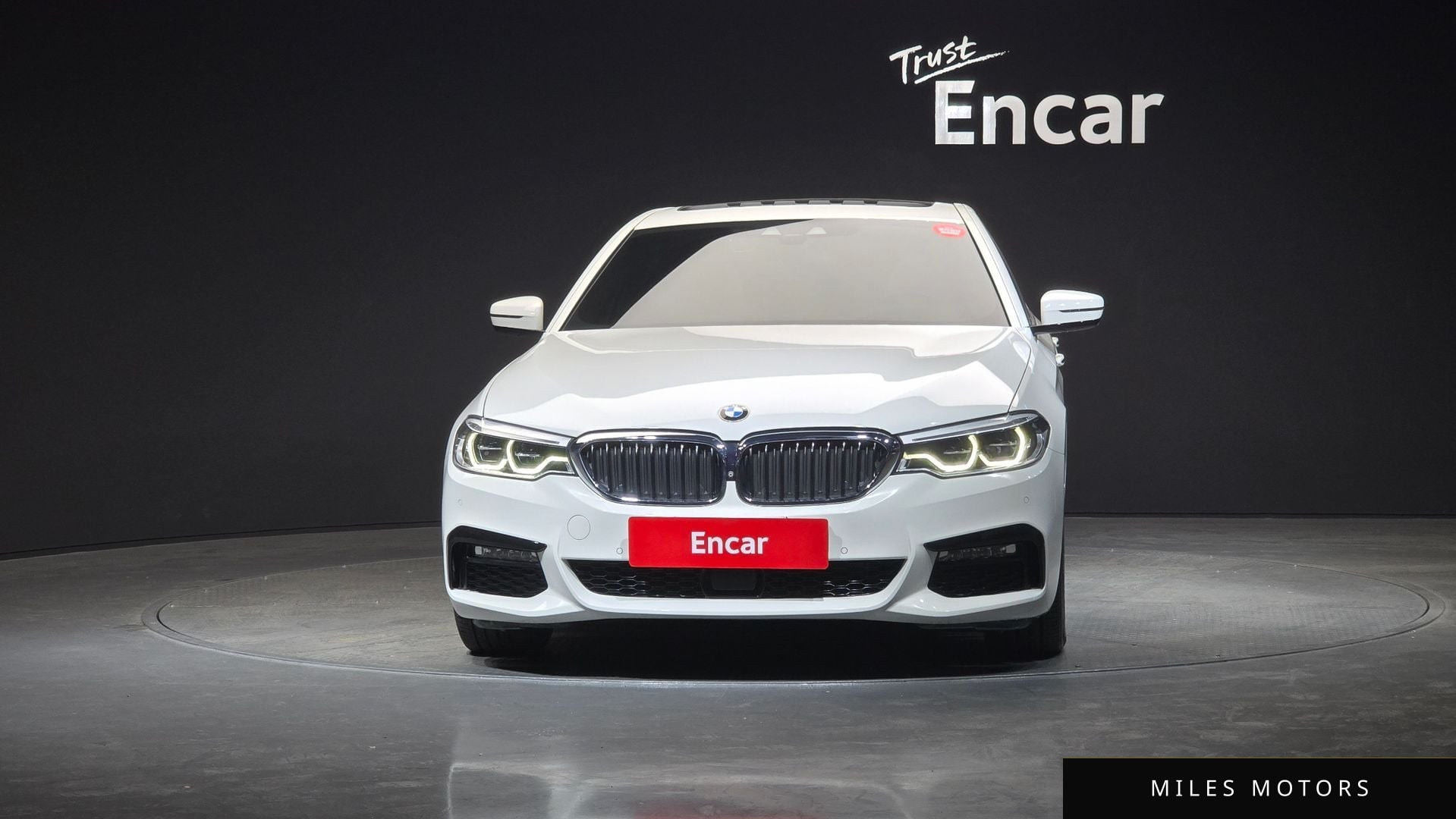BMW 5 Series (G30) 2018 — миниатюра 3
