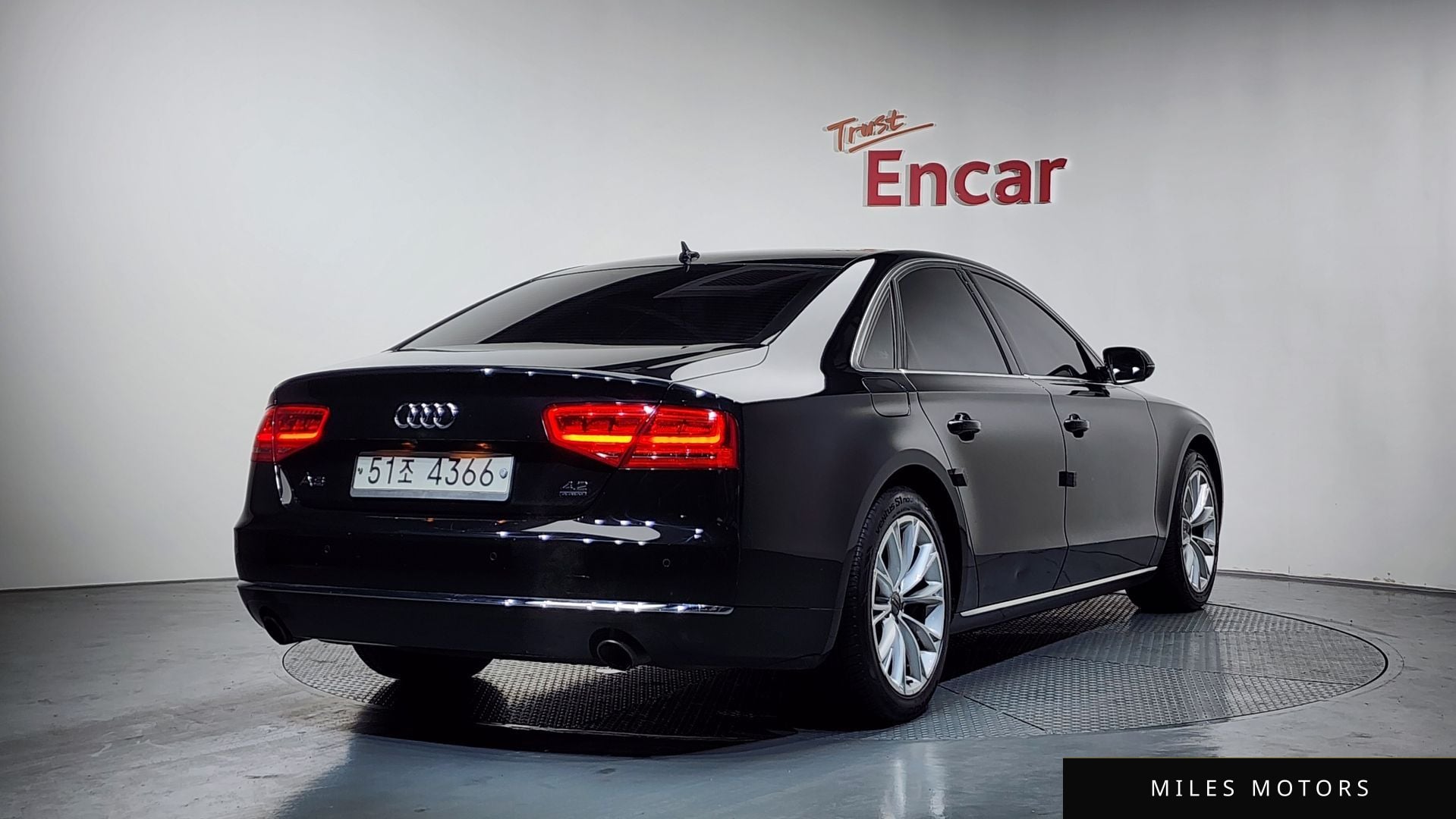 Audi A8 2011 — миниатюра 2