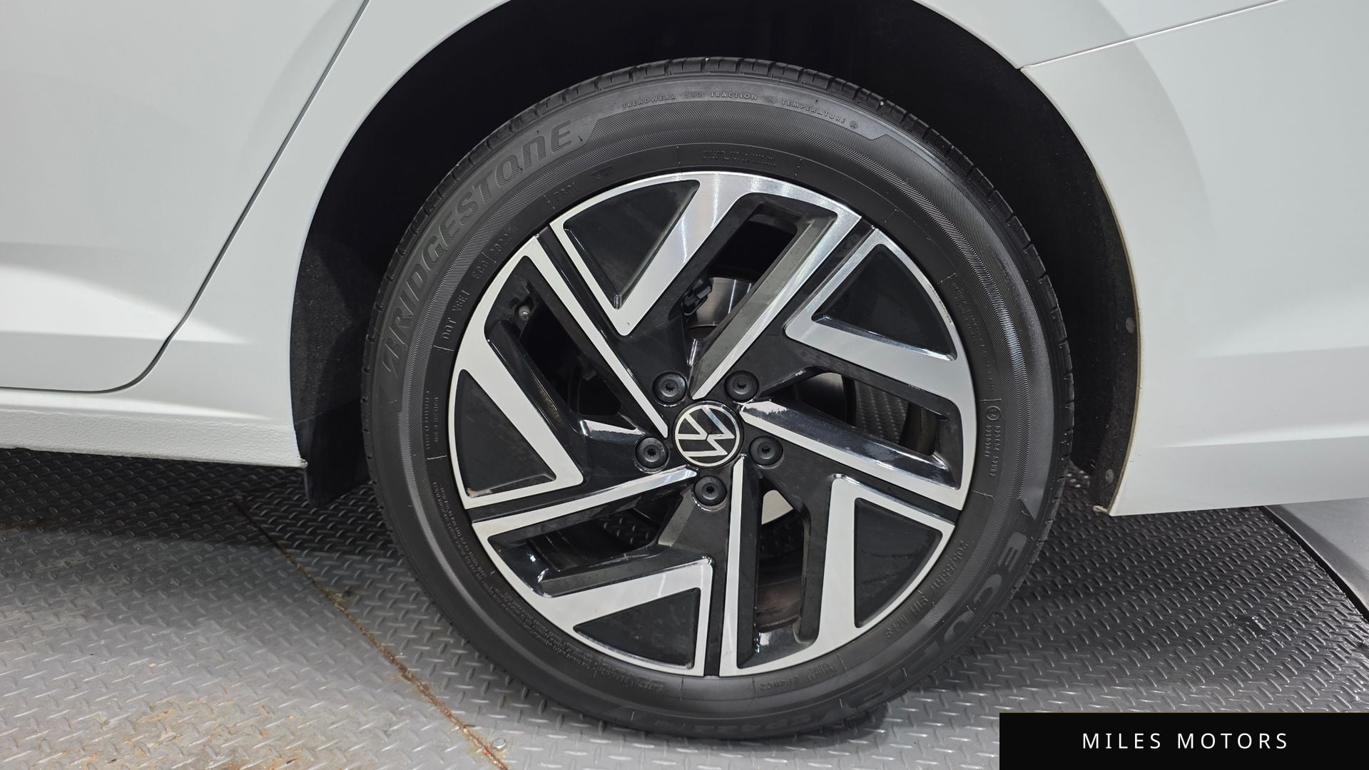 Volkswagen 제타 2023 — миниатюра 5