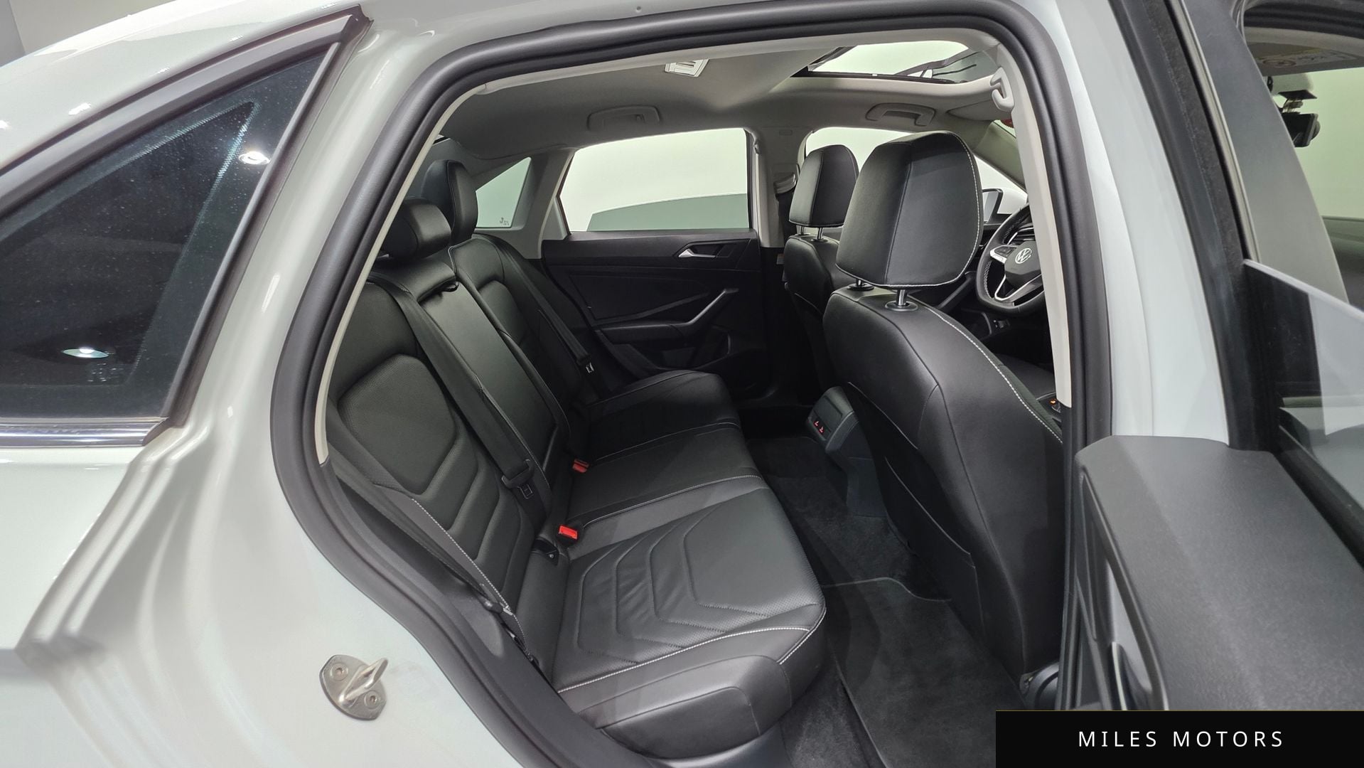 Volkswagen 제타 2023 — миниатюра 19