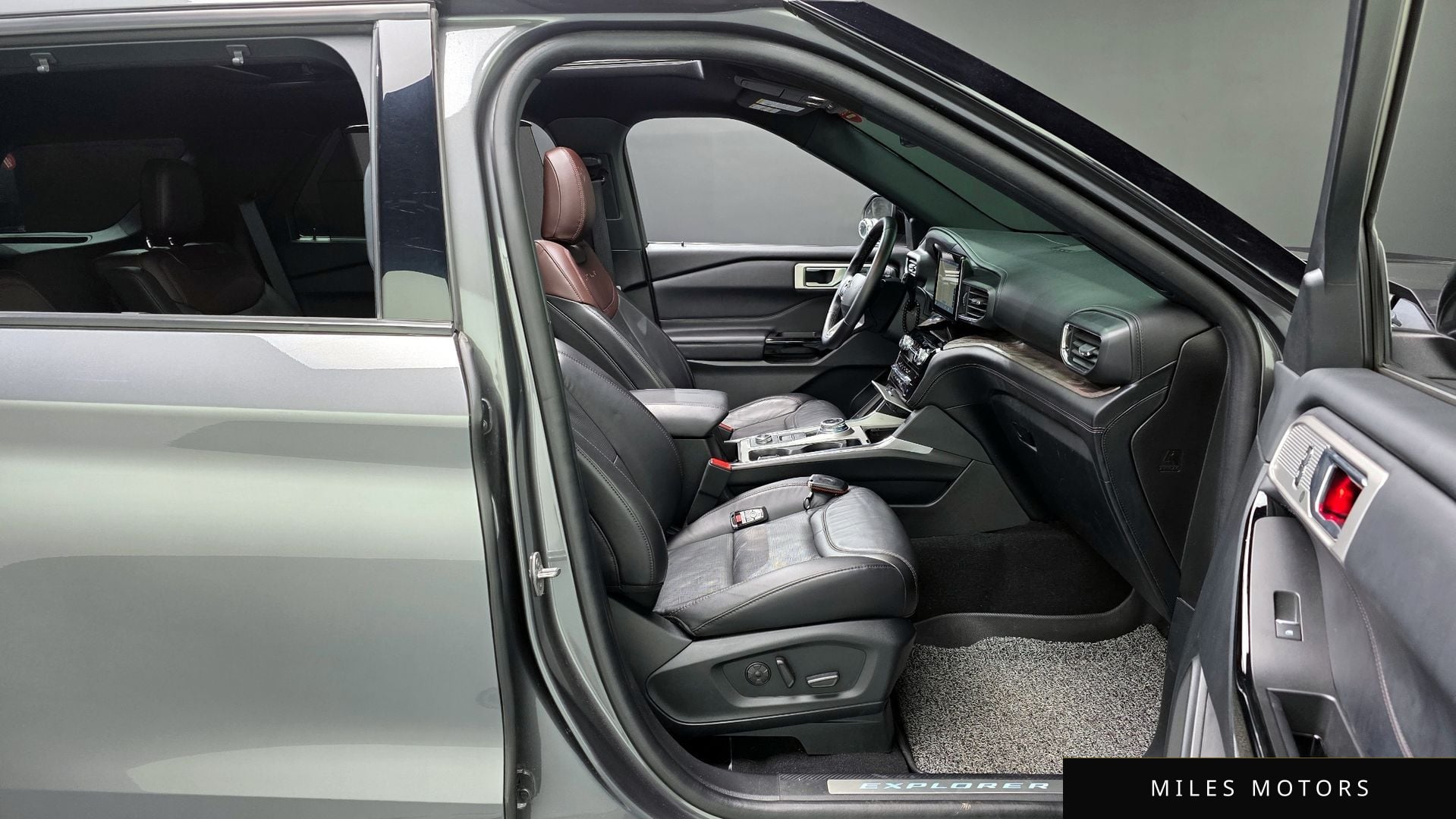 Ford Explorer 2023 — миниатюра 10