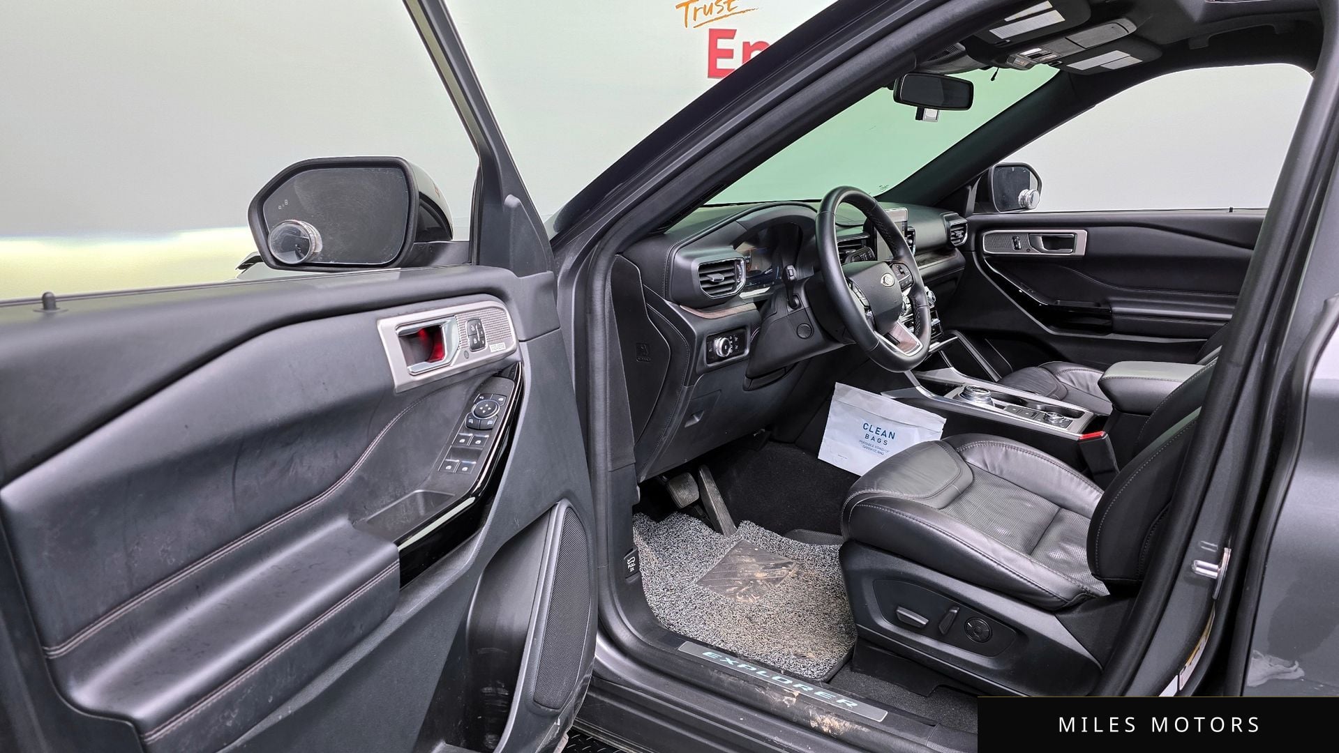 Ford Explorer 2023 — миниатюра 11