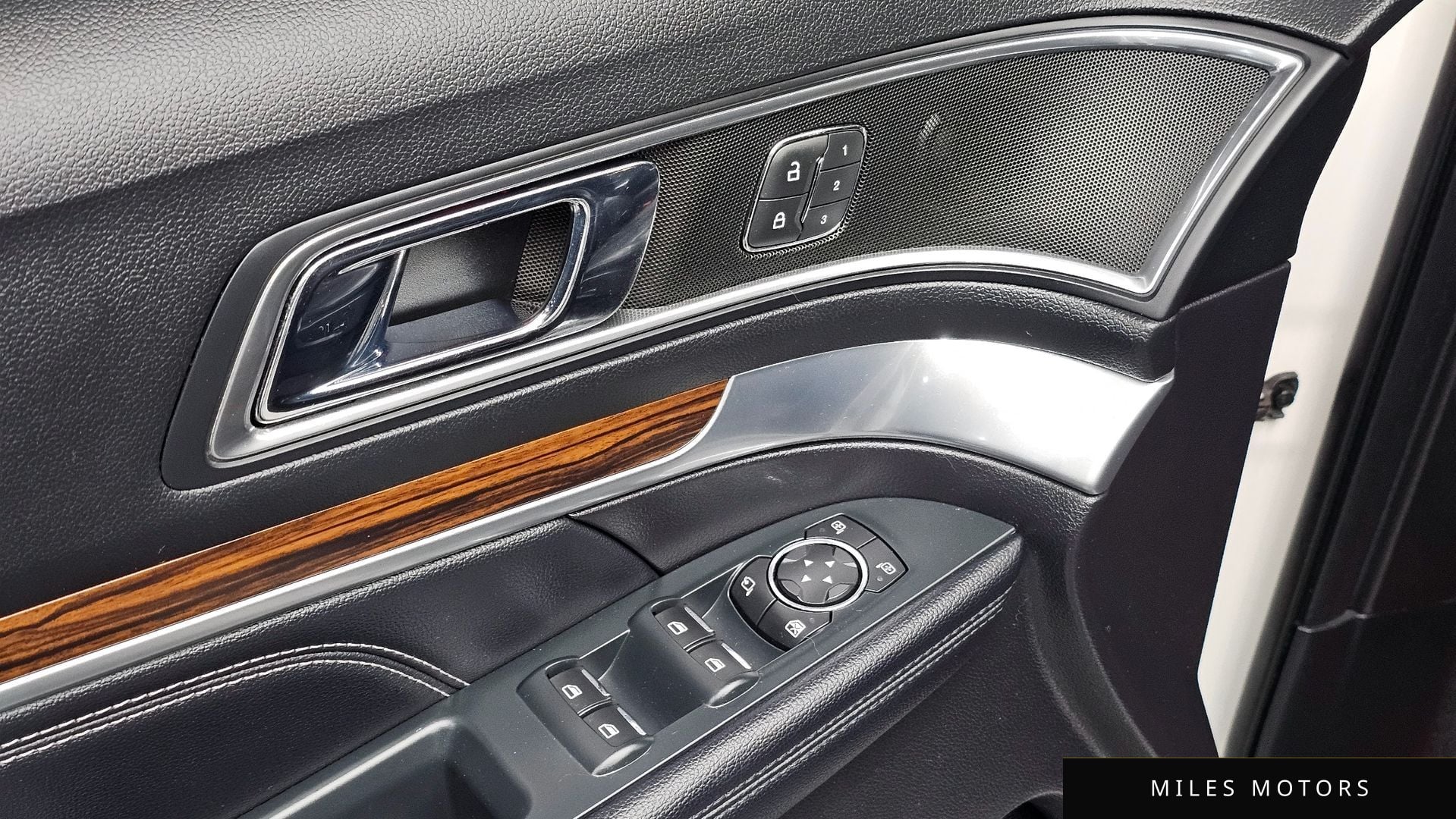 Ford Explorer 2018 — миниатюра 19