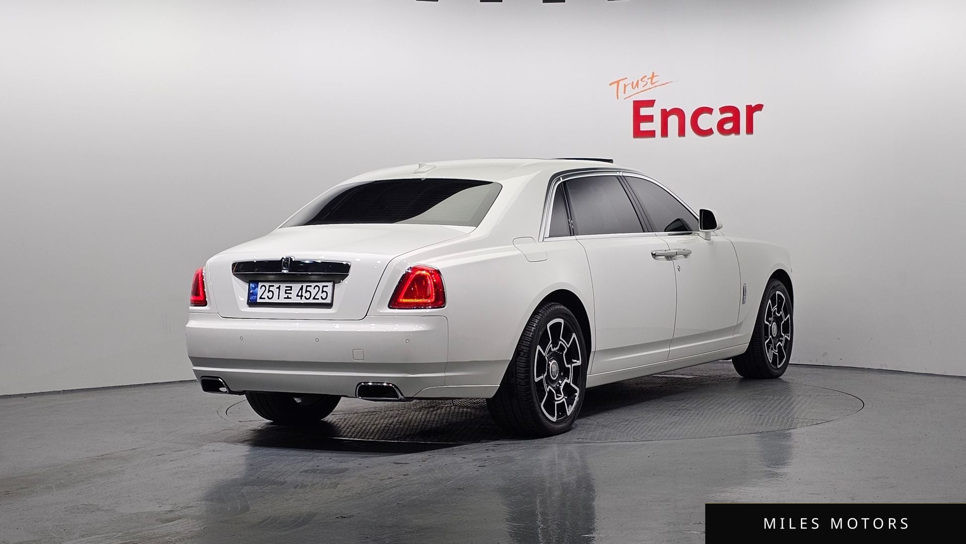 Rolls-Royce 고스트 2017 — миниатюра 2