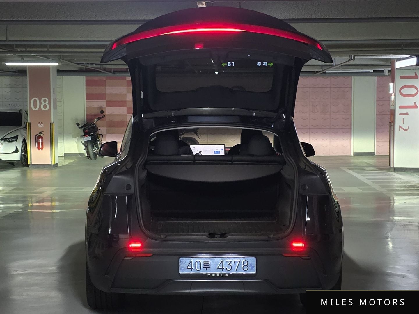 Tesla Model Y 2025 — миниатюра 7