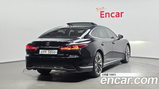 Лексус LS500h 2018 — миниатюра 2
