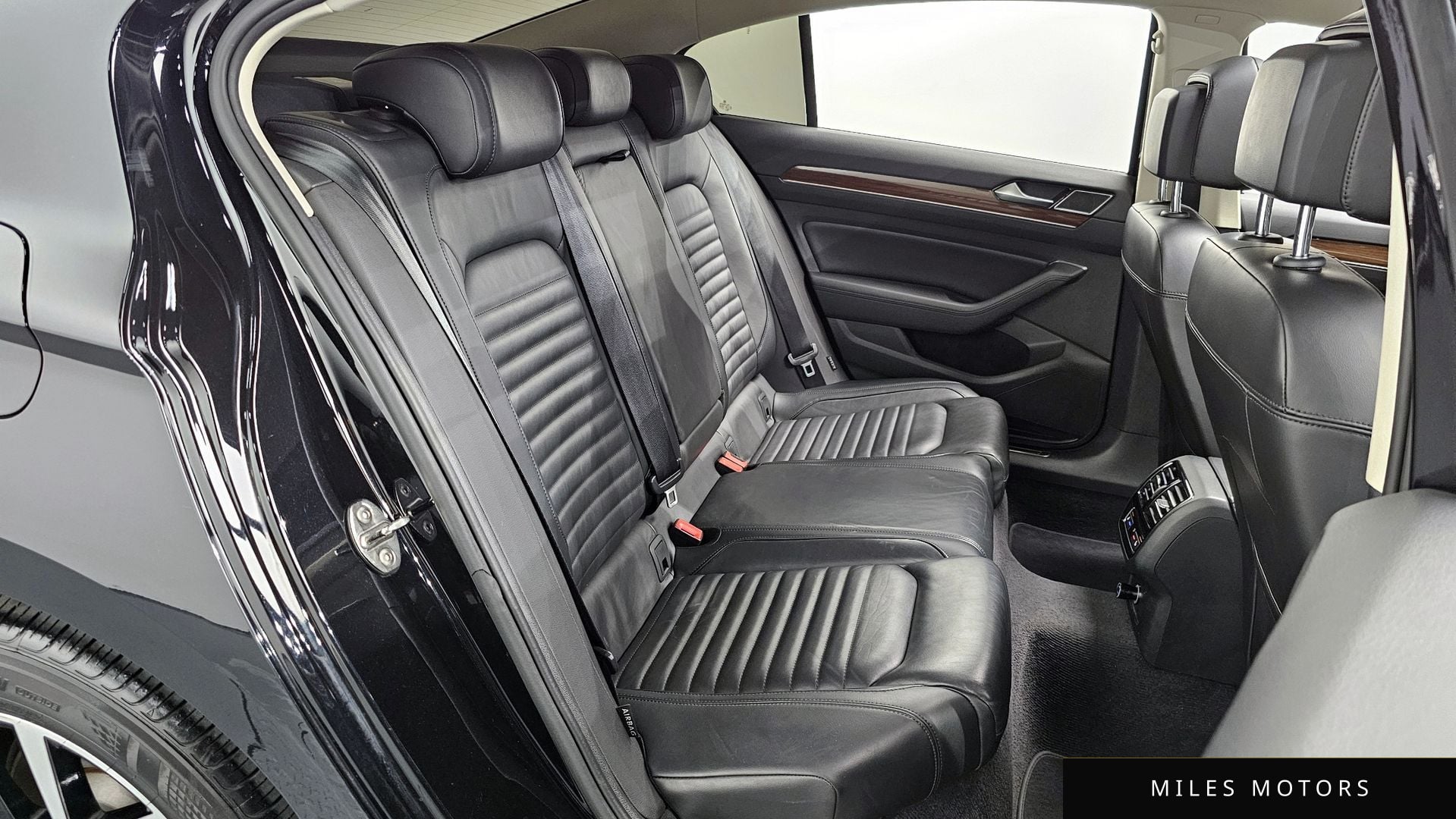 Volkswagen Passat 2018 — миниатюра 12