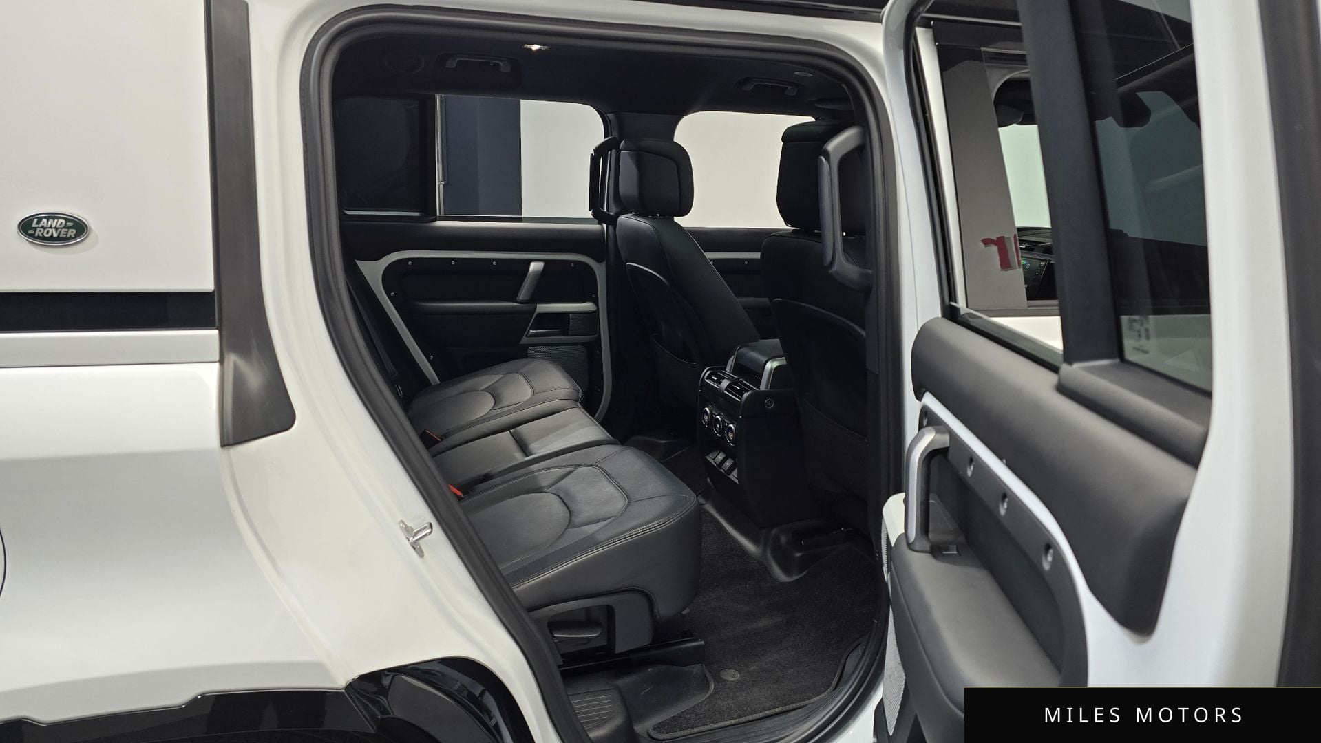 Land Rover 디펜더 (L663) 2024 — миниатюра 12