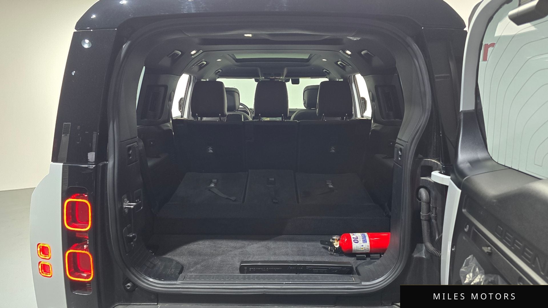 Land Rover 디펜더 (L663) 2024 — миниатюра 20