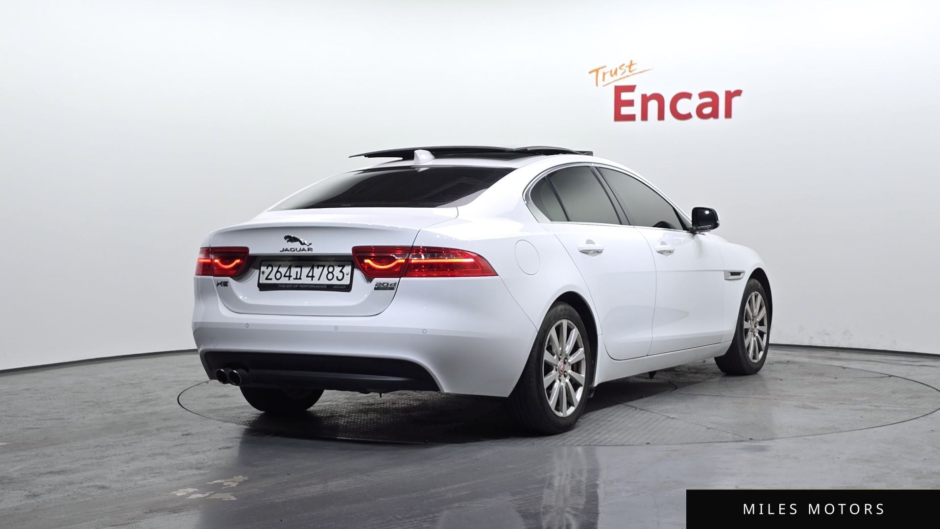 Jaguar XE 2017 — миниатюра 2