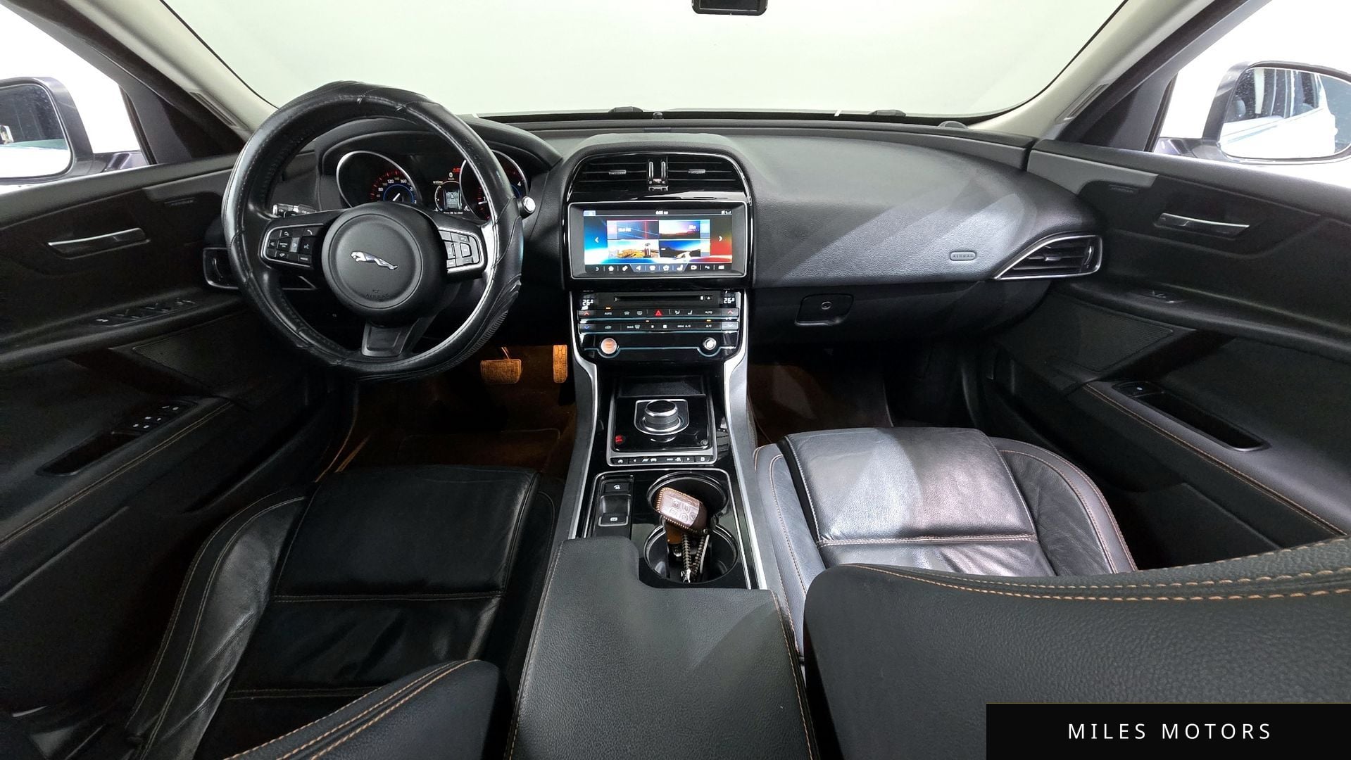Jaguar XE 2017 — миниатюра 7