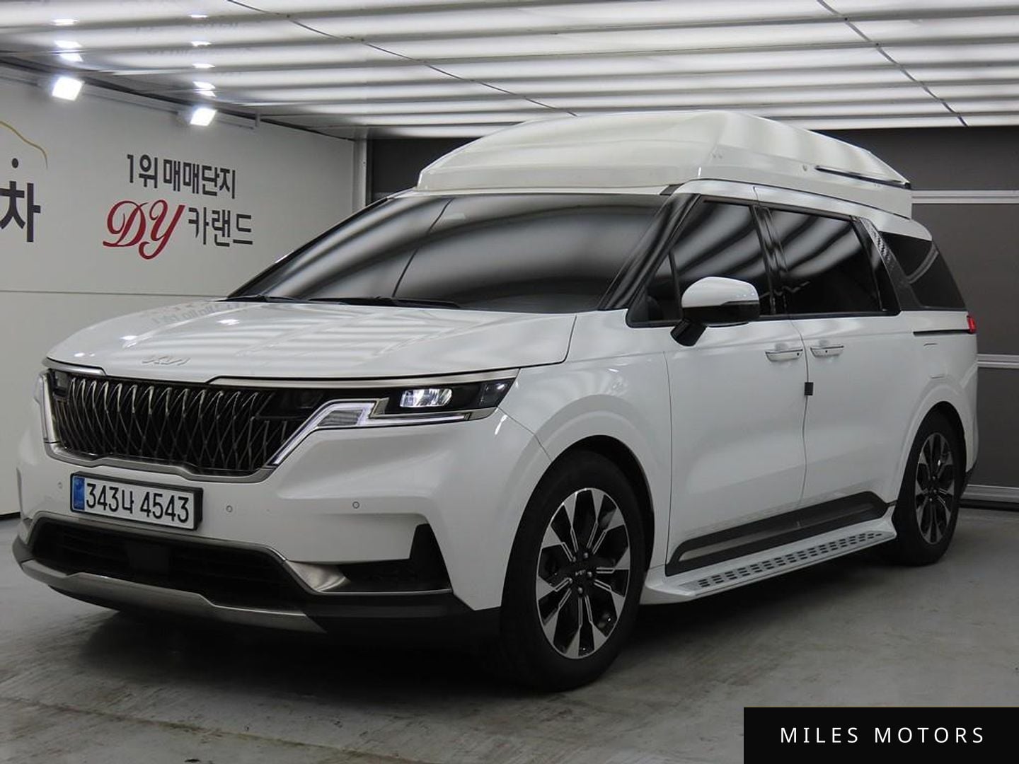 Kia Carnival 2023 — фото 1 из 12